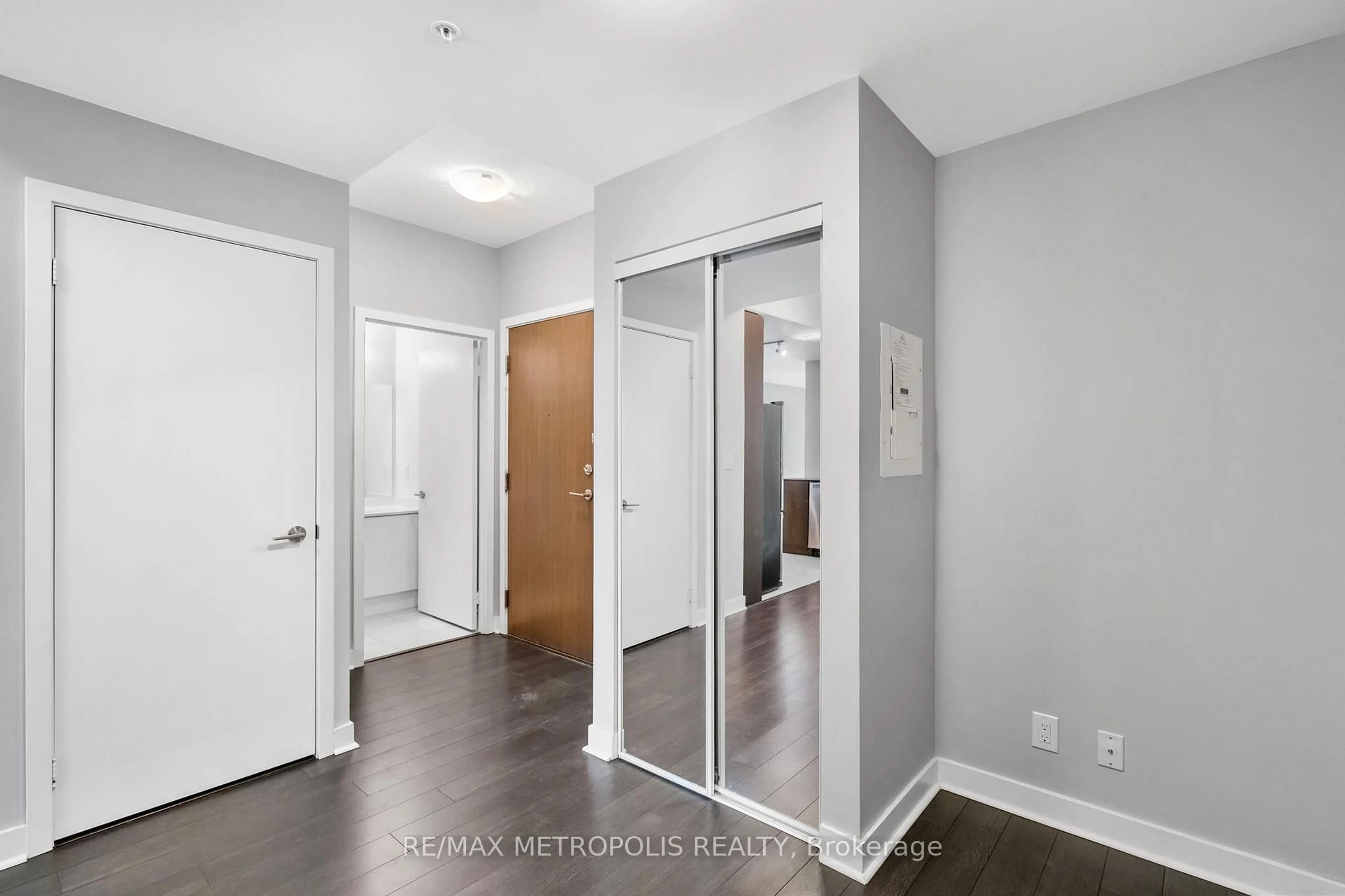 Indoor entryway for 3985 Grand Park Dr #305, Mississauga Ontario L5B 0H8