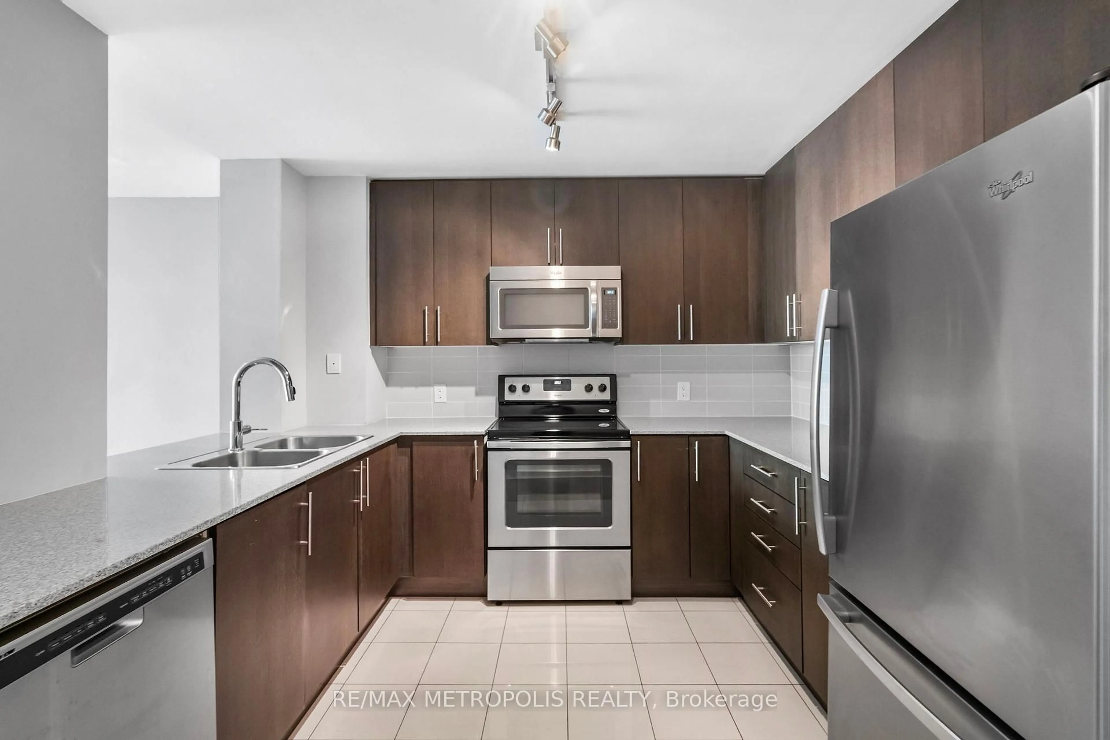 Standard kitchen, ceramic/tile floor for 3985 Grand Park Dr #305, Mississauga Ontario L5B 0H8