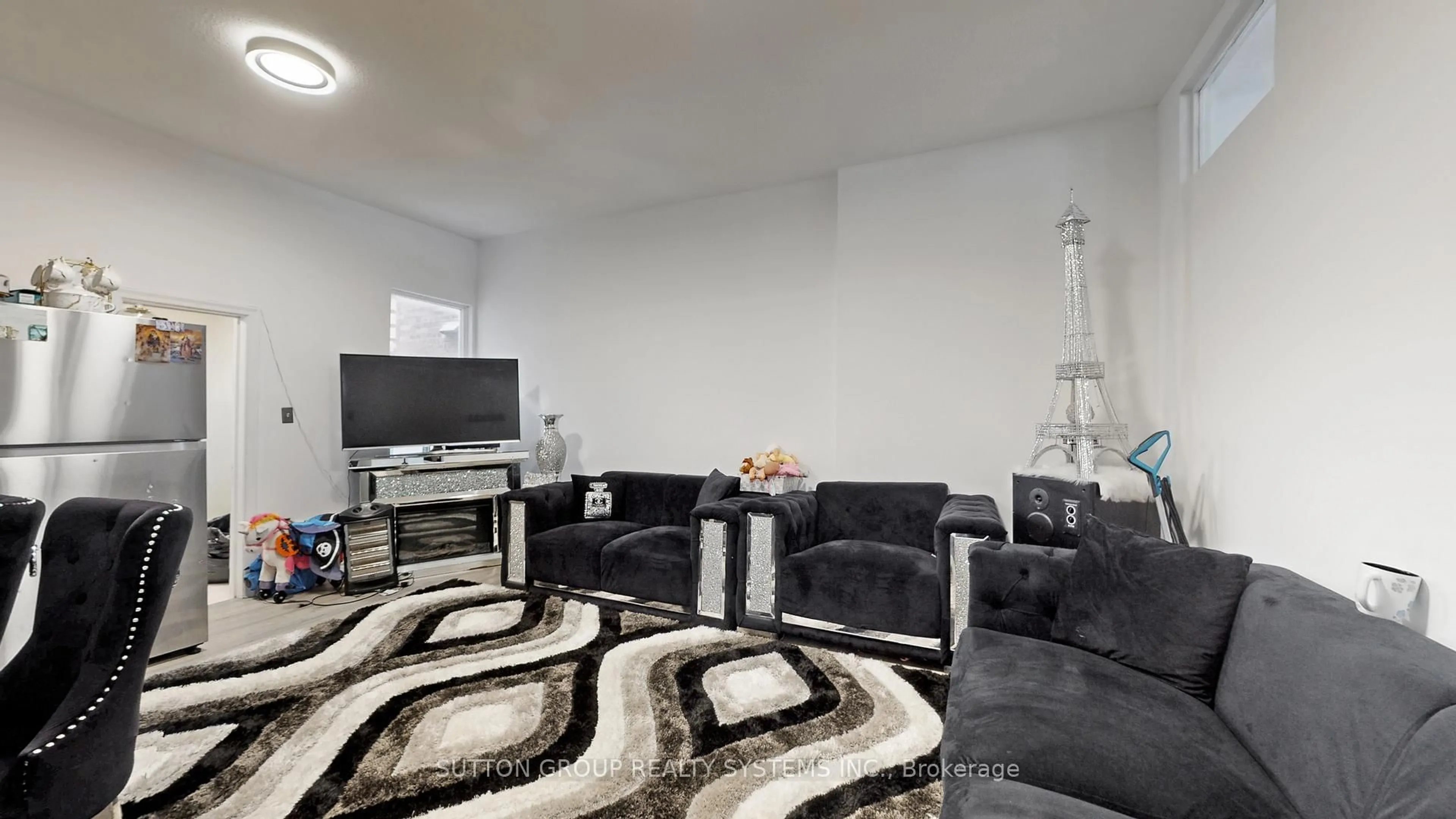 Living room with furniture, unknown for 337 Perth Ave, Toronto Ontario M6P 3X9