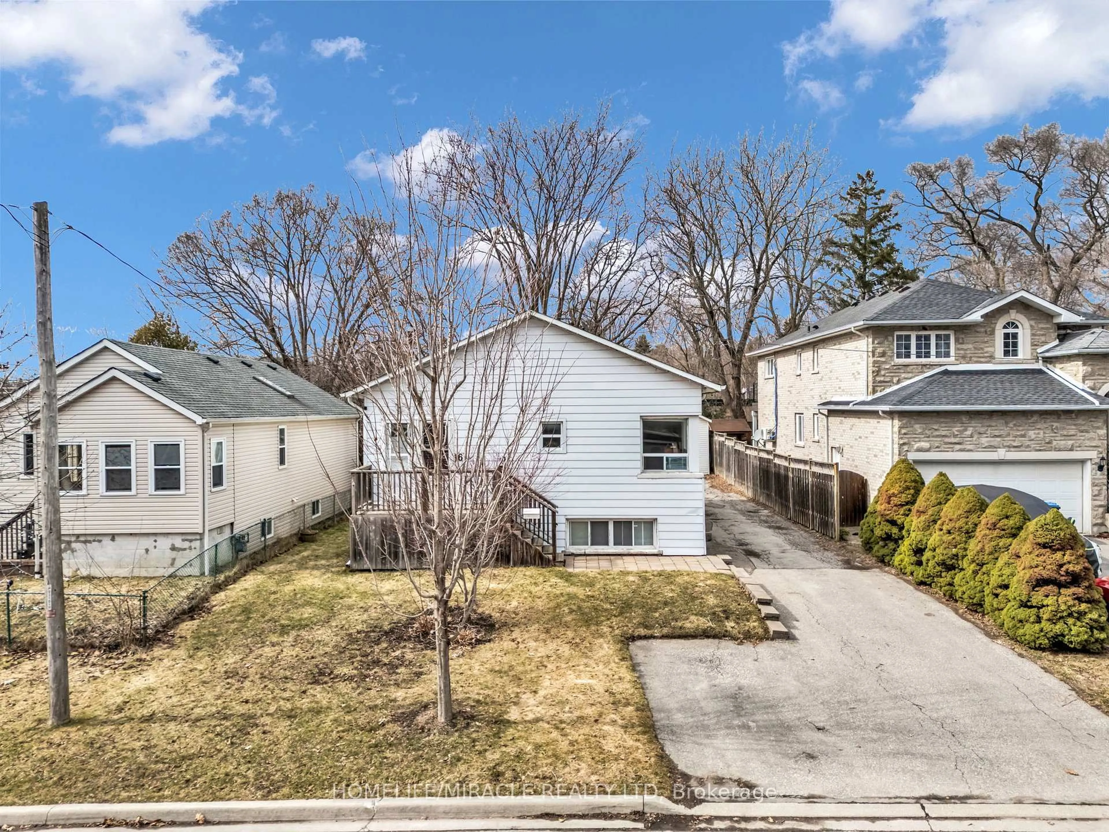 A pic from outside/outdoor area/front of a property/back of a property/a pic from drone, street for 161 Angelene St, Mississauga Ontario L5G 1X1