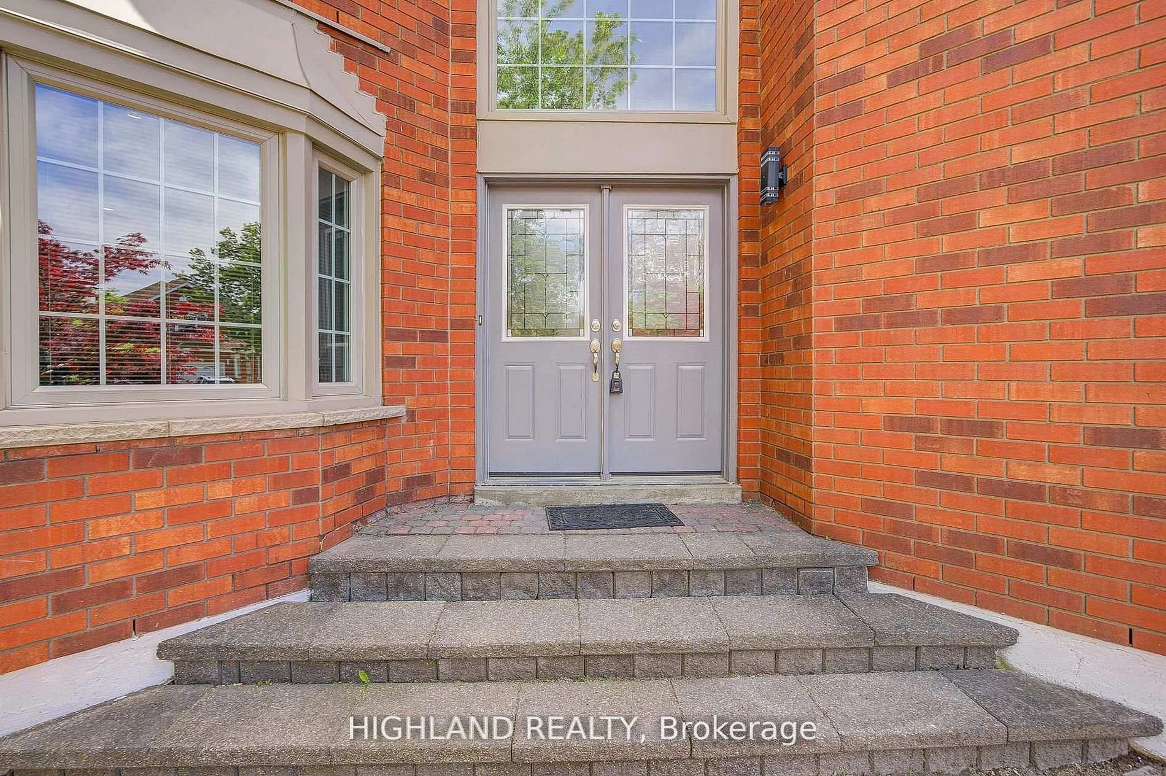 Indoor entryway for 4781 Crystal Rose Dr, Mississauga Ontario L5V 1G9