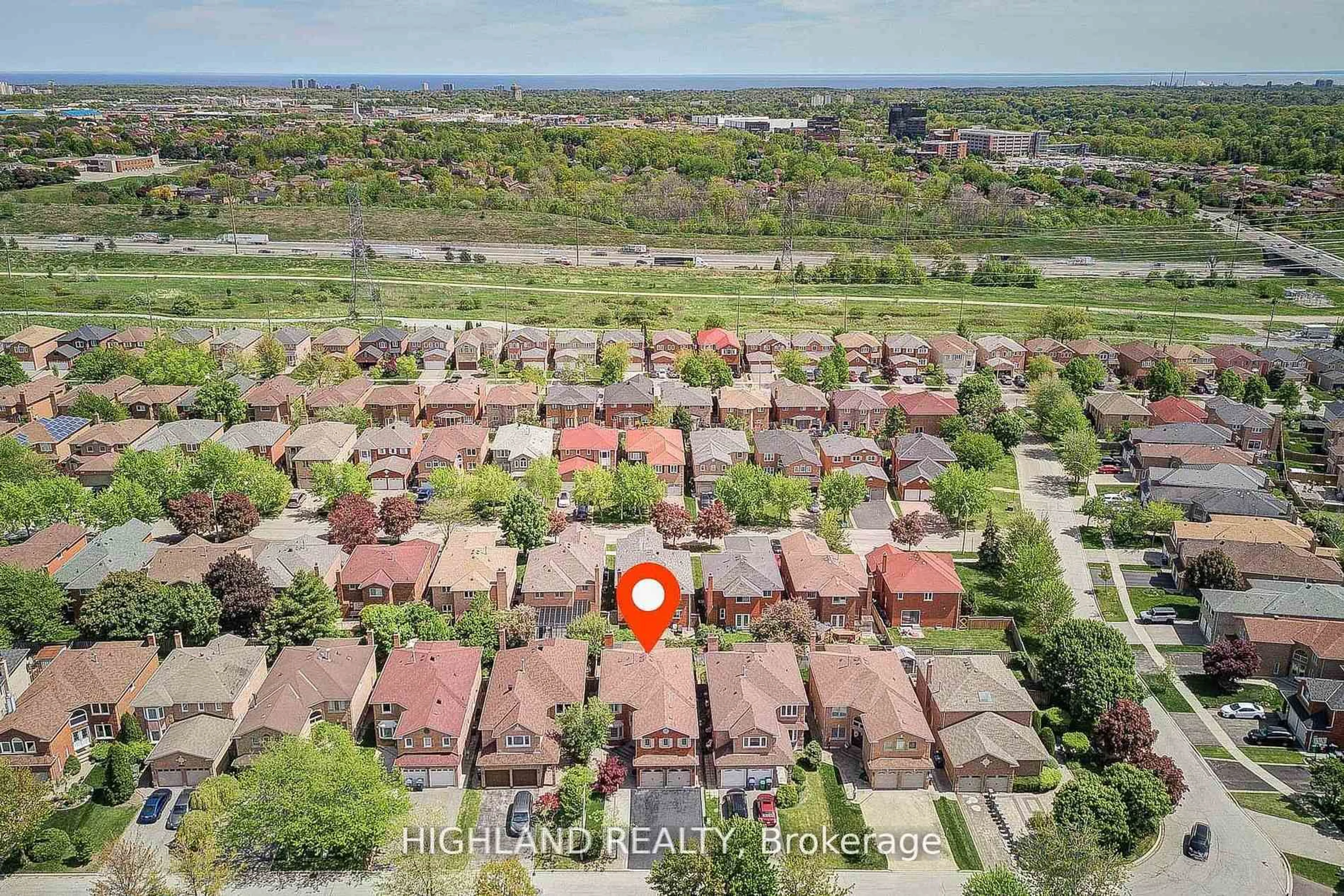 A pic from outside/outdoor area/front of a property/back of a property/a pic from drone, street for 4781 Crystal Rose Dr, Mississauga Ontario L5V 1G9