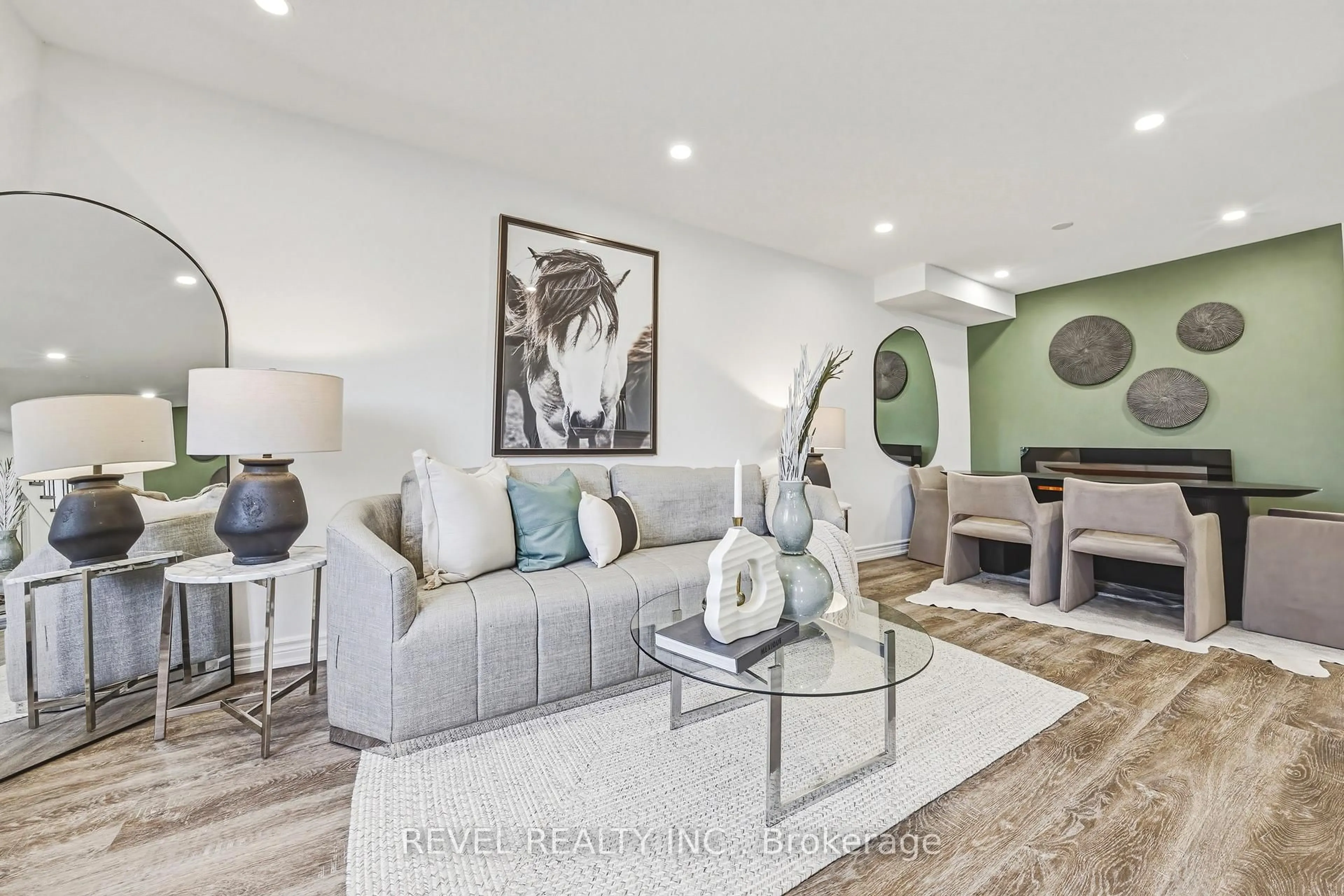 Living room with furniture, unknown for 1588 South Parade Crt #72, Mississauga Ontario L5M 6E7