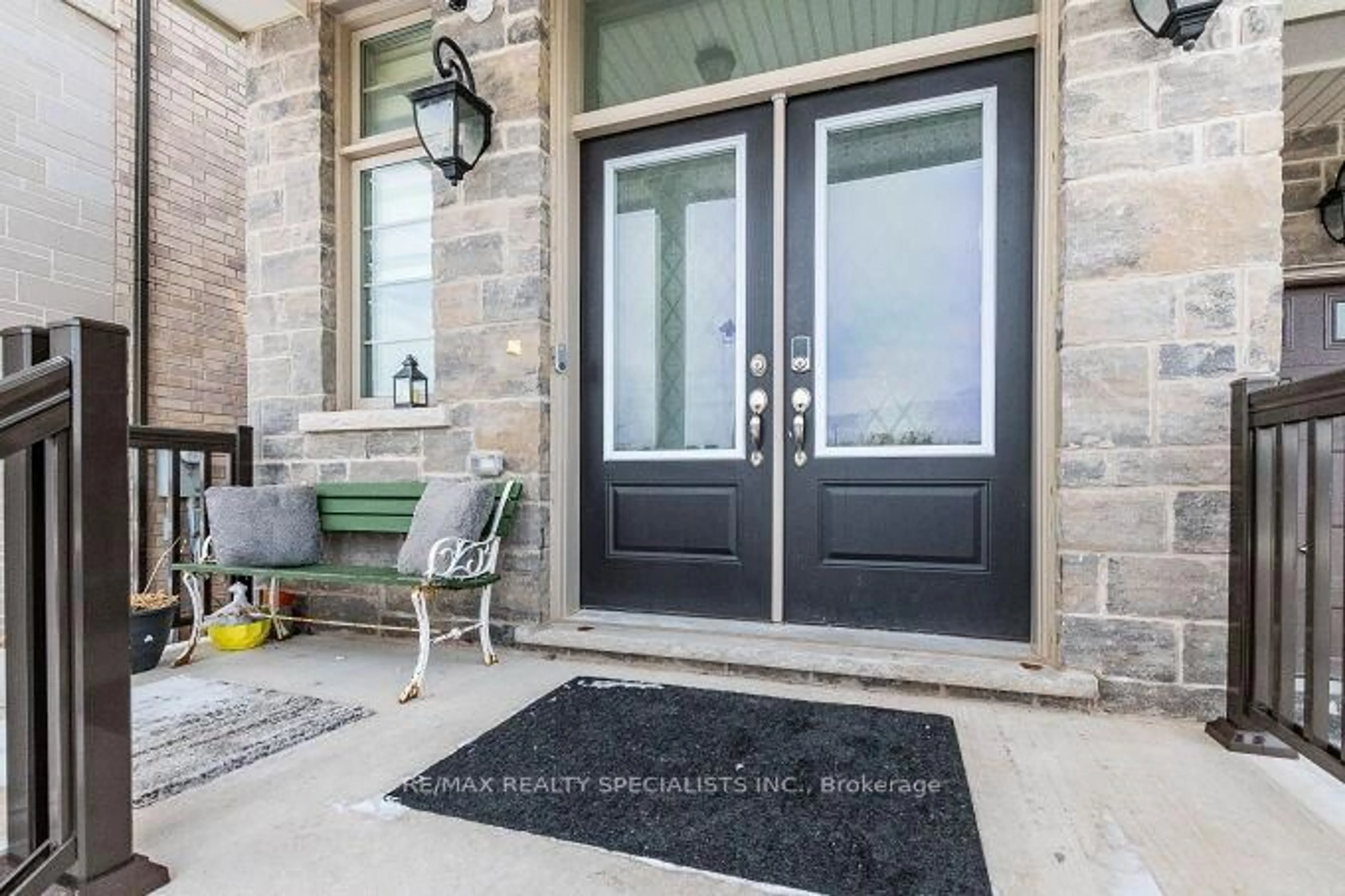 Indoor entryway for 3160 HARASYM Tr, Oakville Ontario L6M 5N7