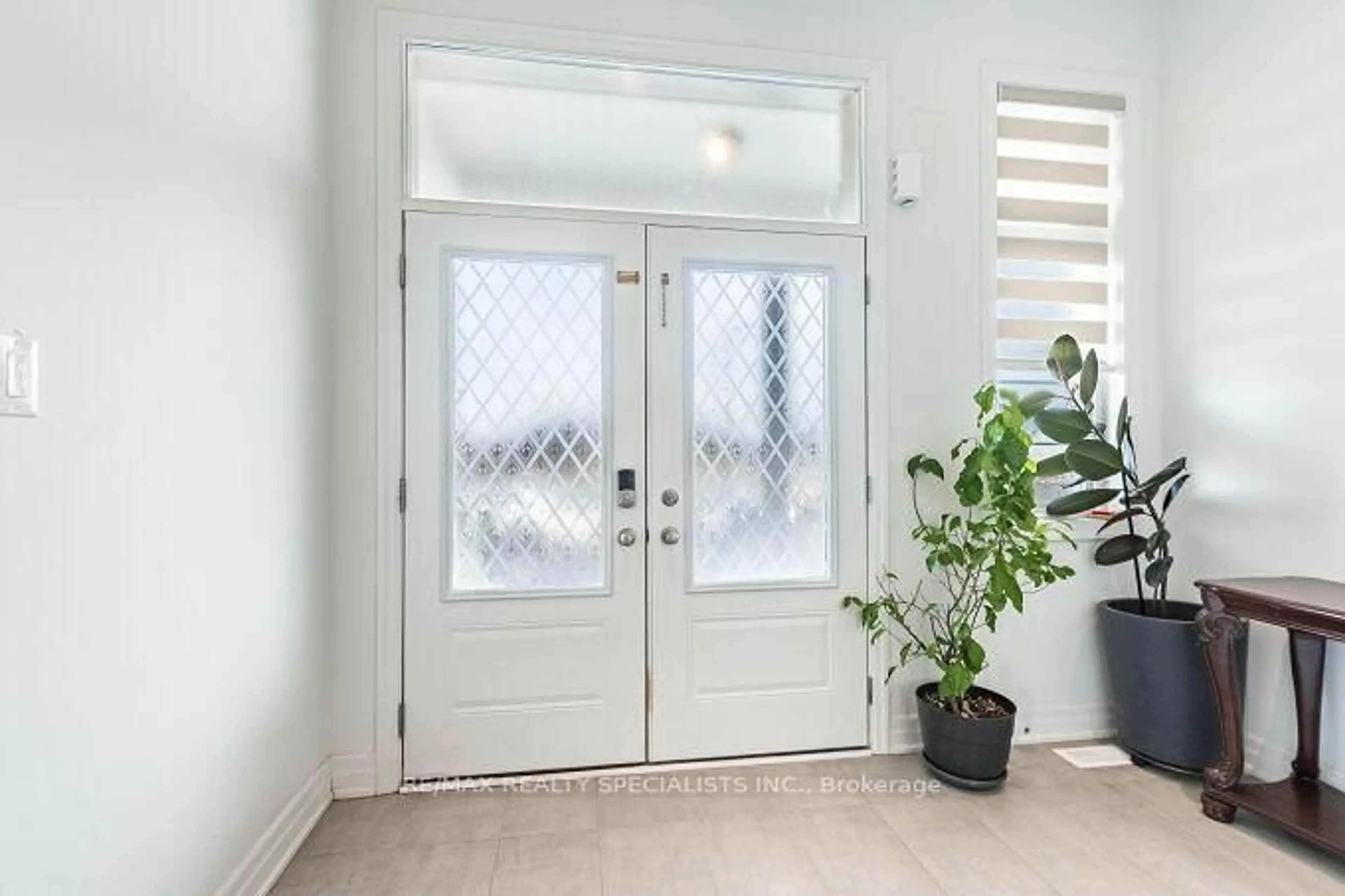 Indoor entryway for 3160 HARASYM Tr, Oakville Ontario L6M 5N7