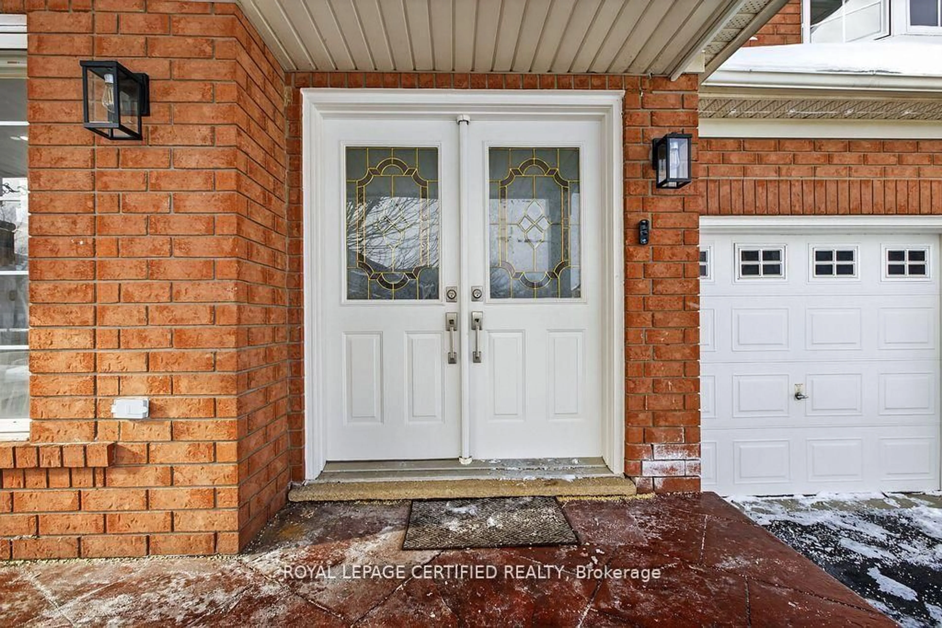 Indoor entryway for 10 Verona Dr, Brampton Ontario L6P 1L2