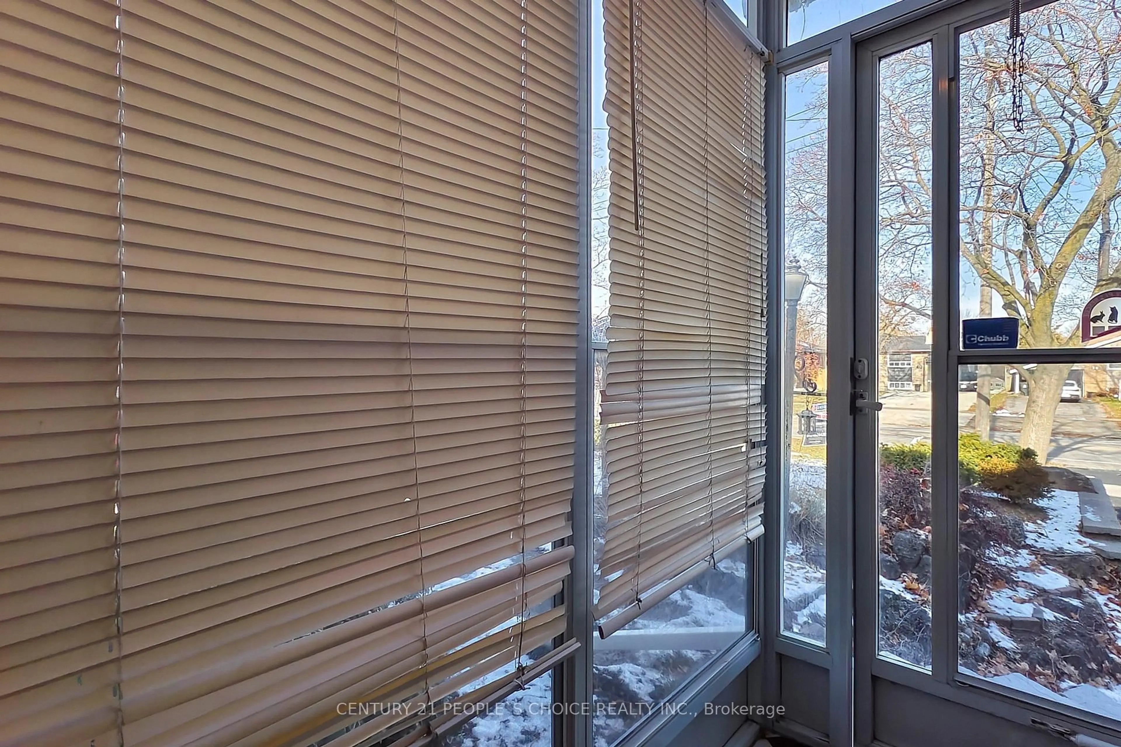 Indoor foyer for 35 Westhumber Blvd, Toronto Ontario M9W 3M5