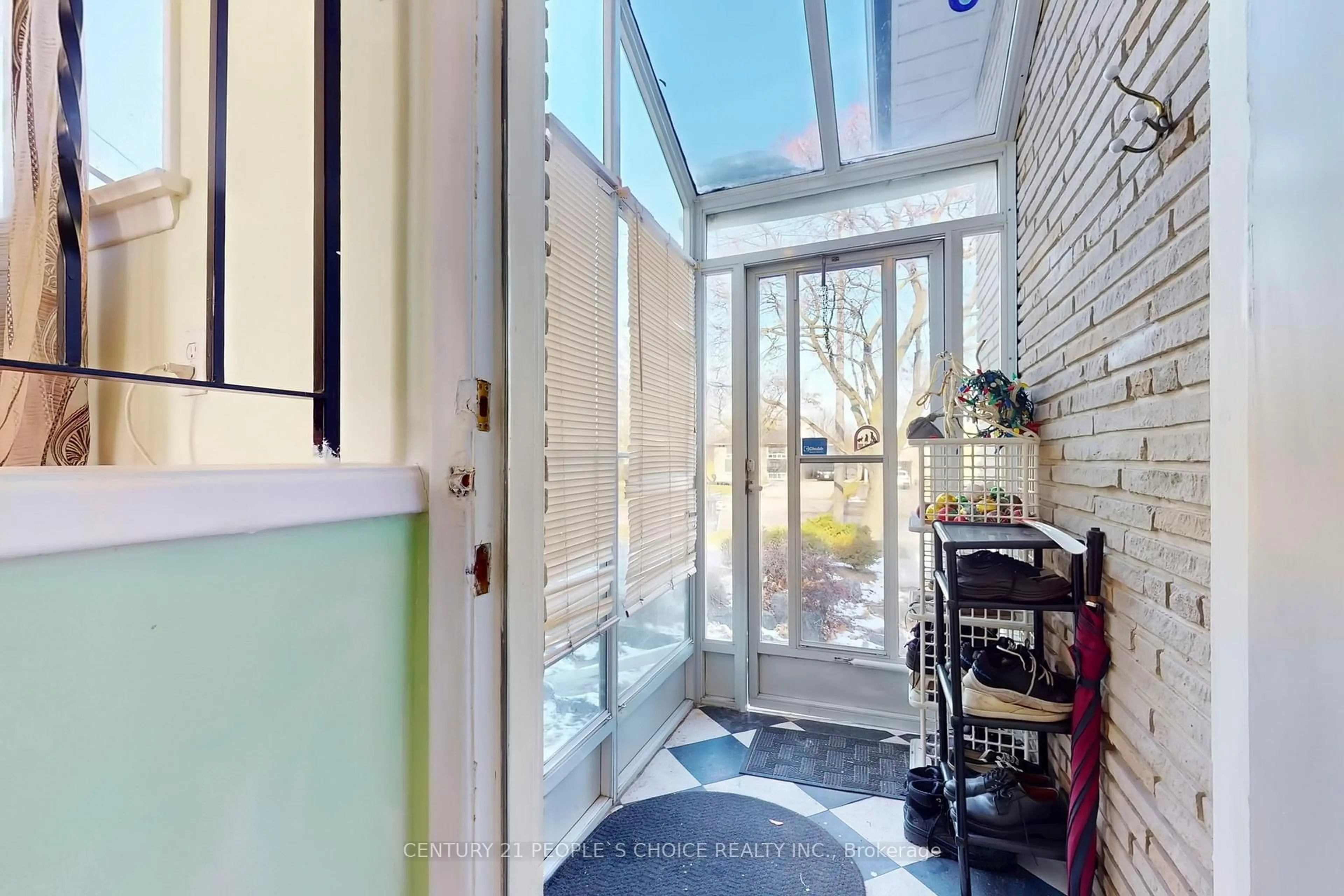 Indoor entryway for 35 Westhumber Blvd, Toronto Ontario M9W 3M5