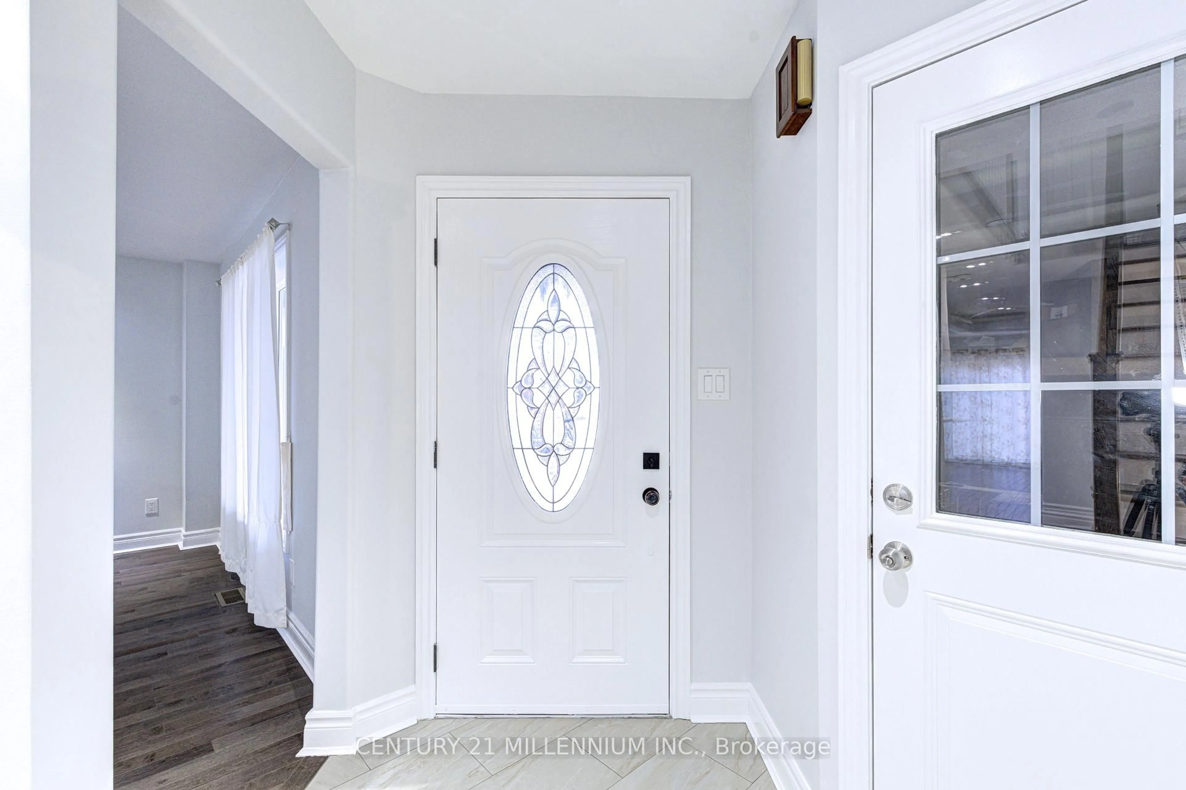 Indoor entryway for 110 Jordan Dr, Orangeville Ontario L9W 4W7