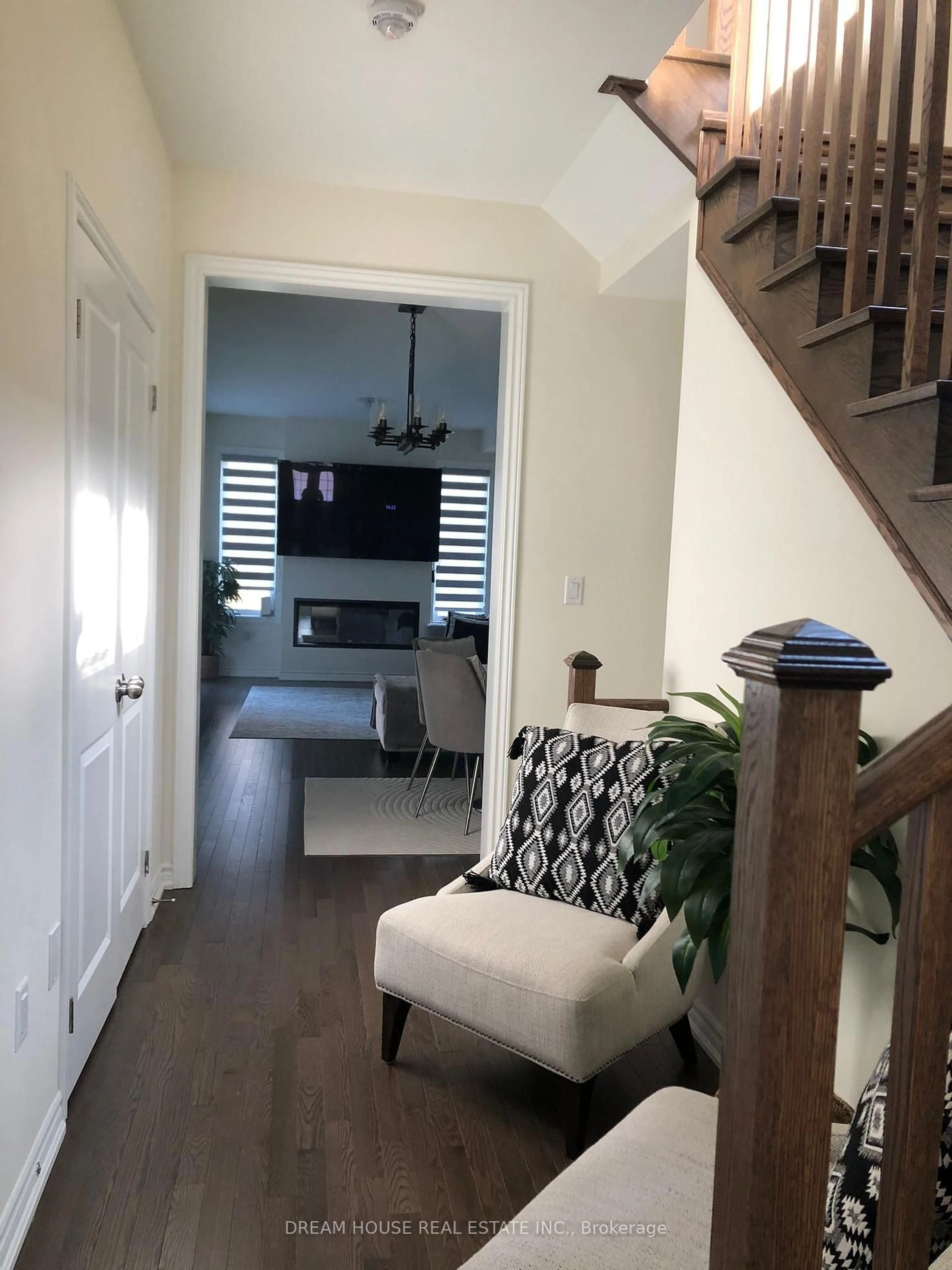 Indoor entryway for 34 Sapwood Cres, Brampton Ontario L6Z 1W5