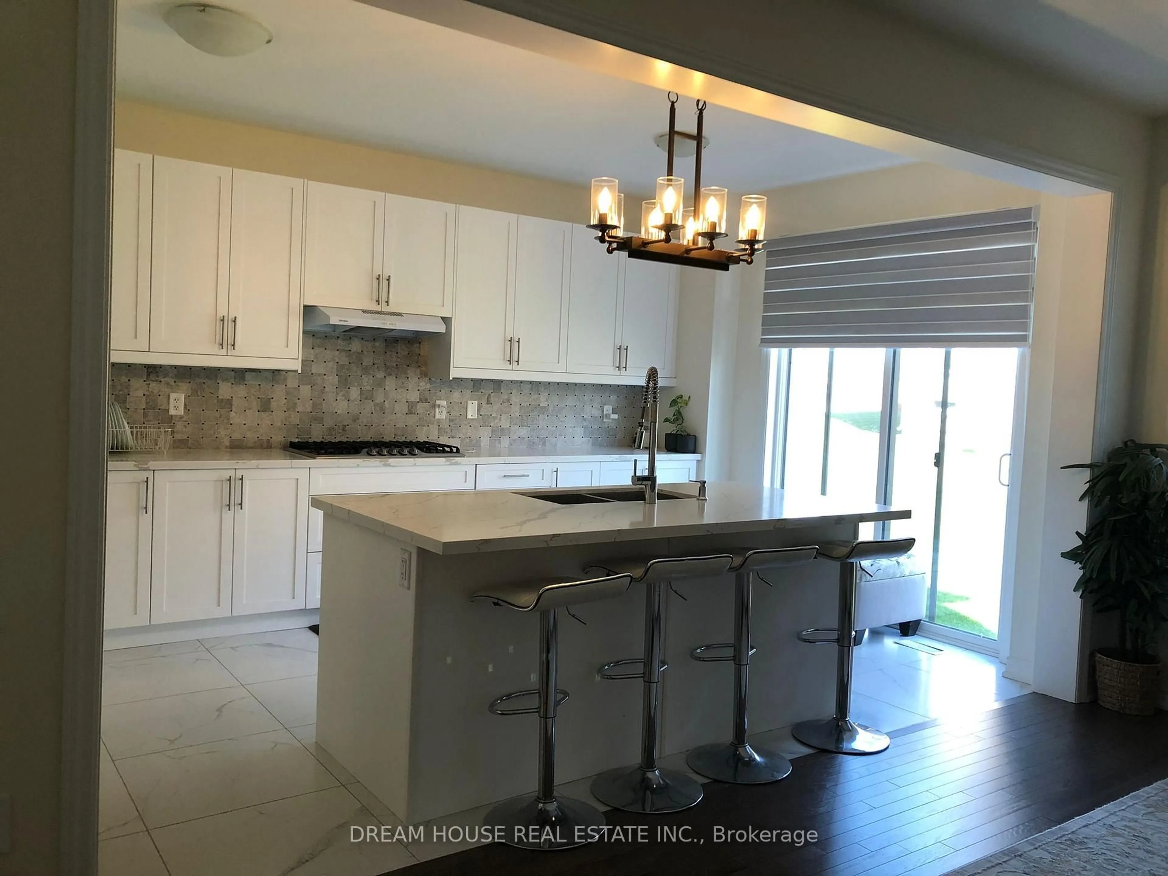 Open concept kitchen, ceramic/tile floor for 34 Sapwood Cres, Brampton Ontario L6Z 1W5