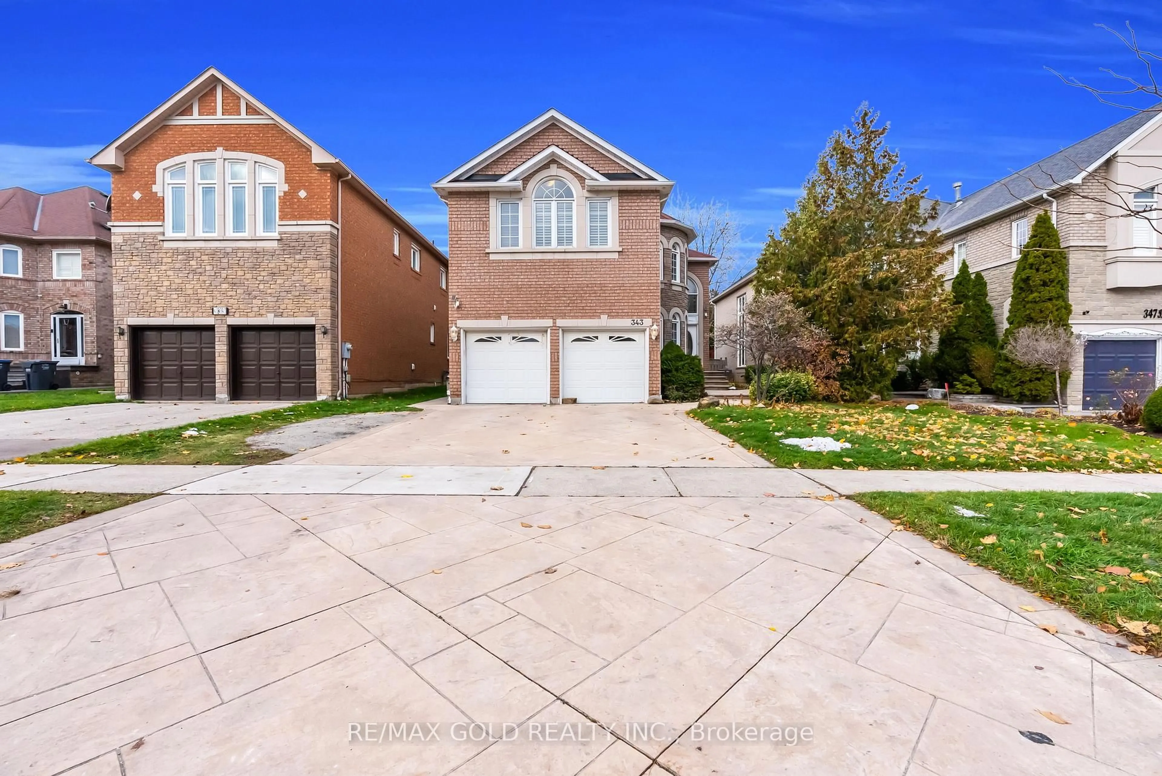 Home with brick exterior material, street for 343 Bristol Rd, Mississauga Ontario L4Z 3V6