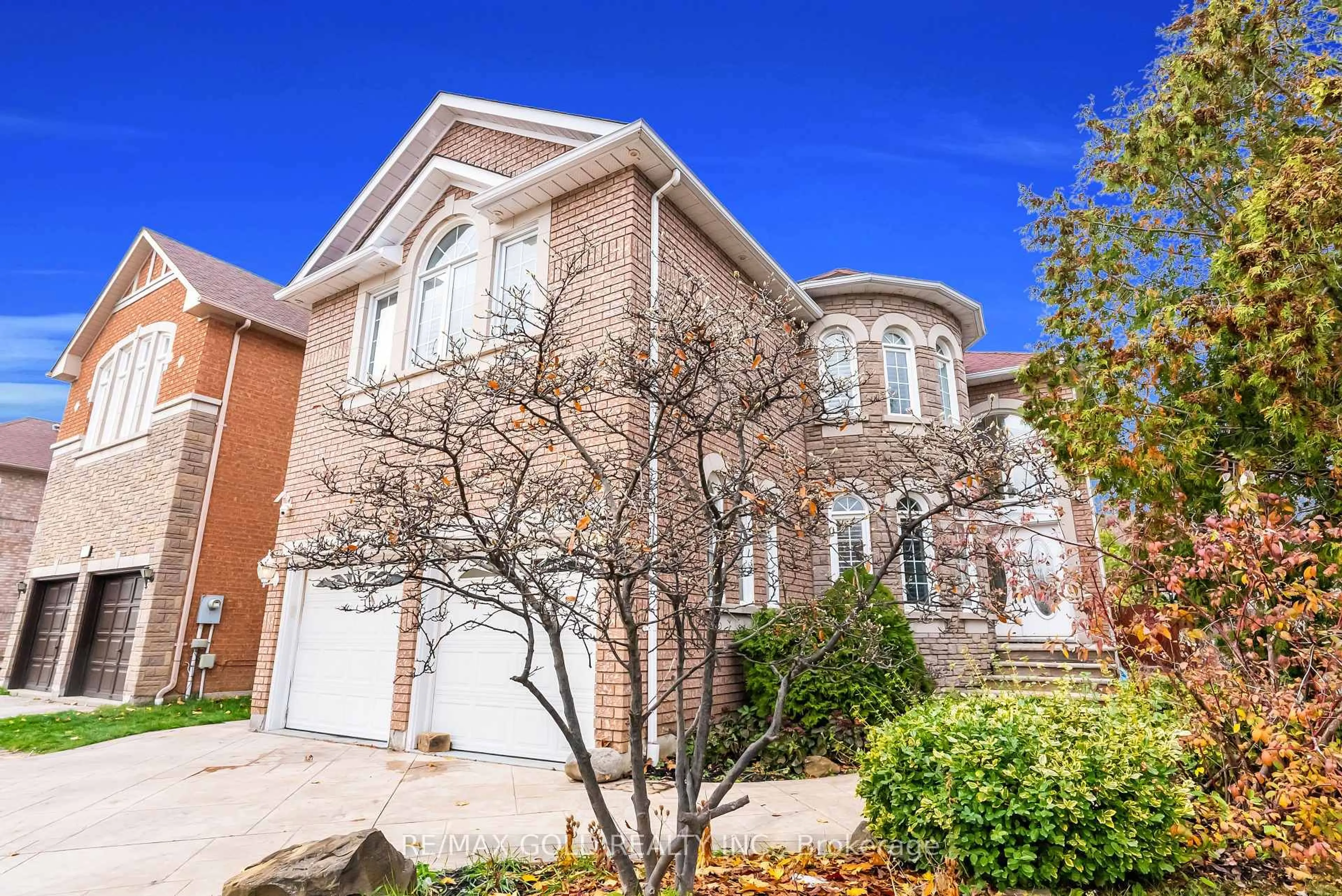 Home with brick exterior material, street for 343 Bristol Rd, Mississauga Ontario L4Z 3V6