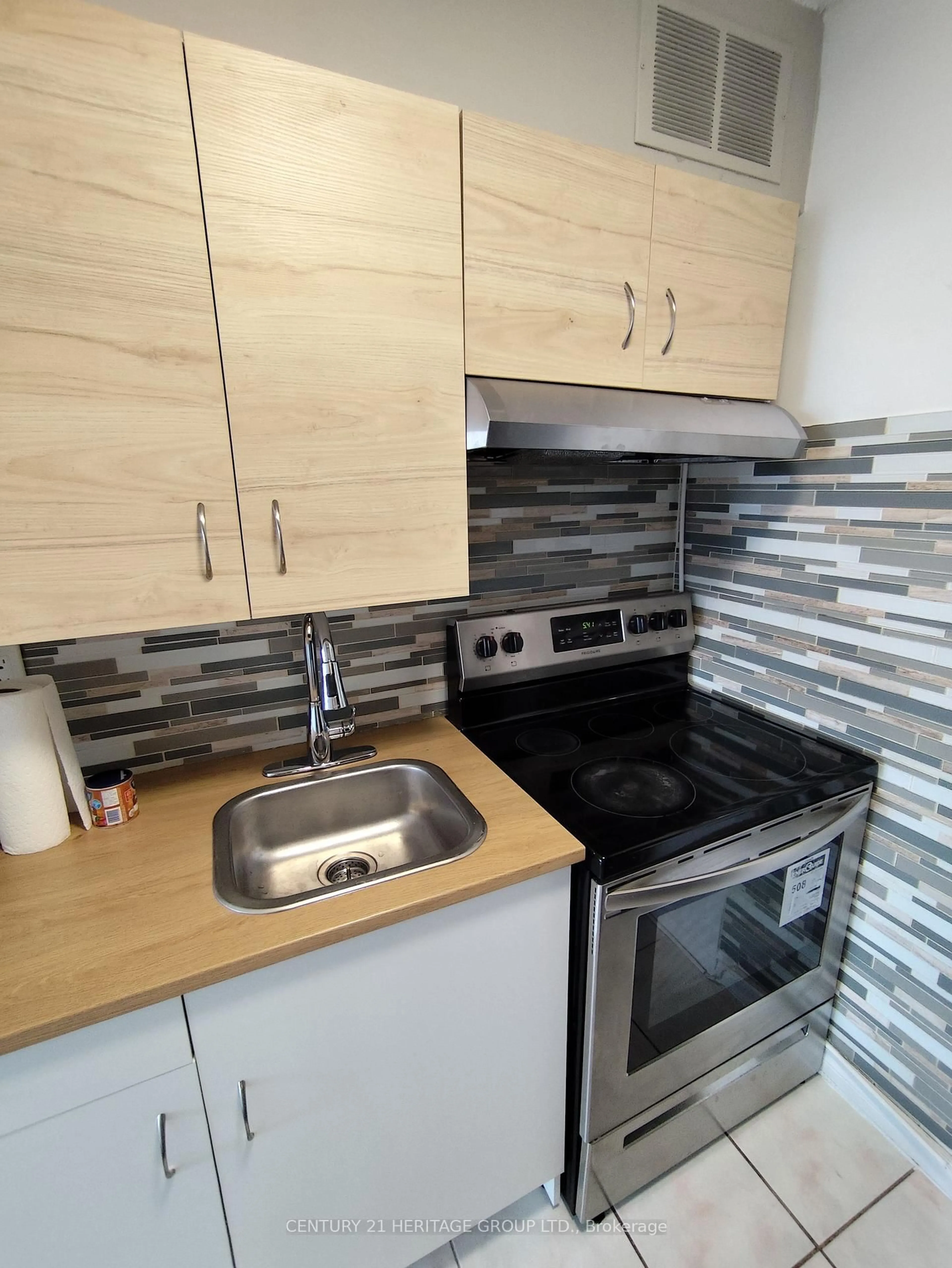 Standard kitchen, wood/laminate floor for 100 Lotherton Ptwy #612, Toronto Ontario M6B 2G8