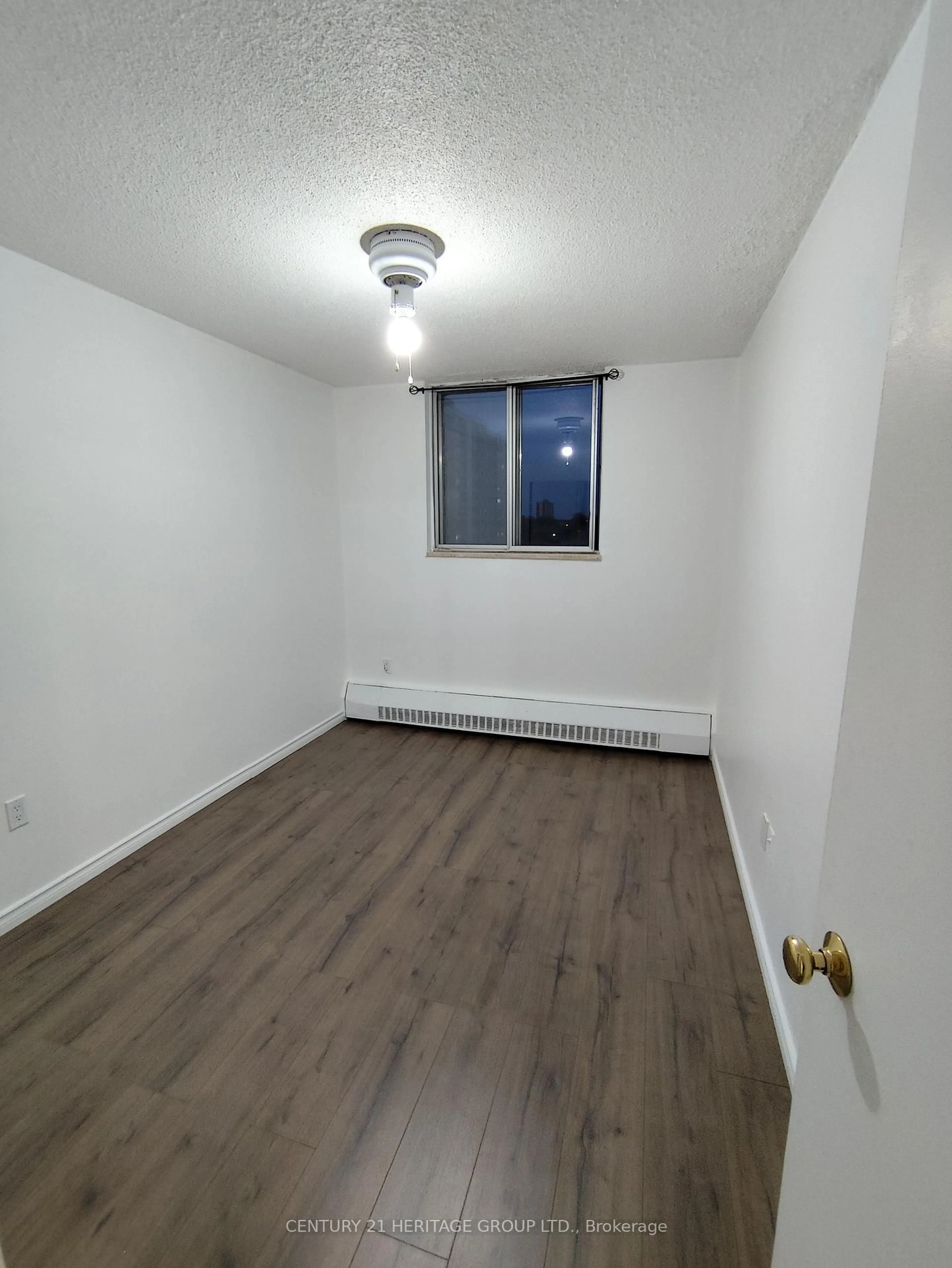 A pic of a room for 100 Lotherton Ptwy #612, Toronto Ontario M6B 2G8