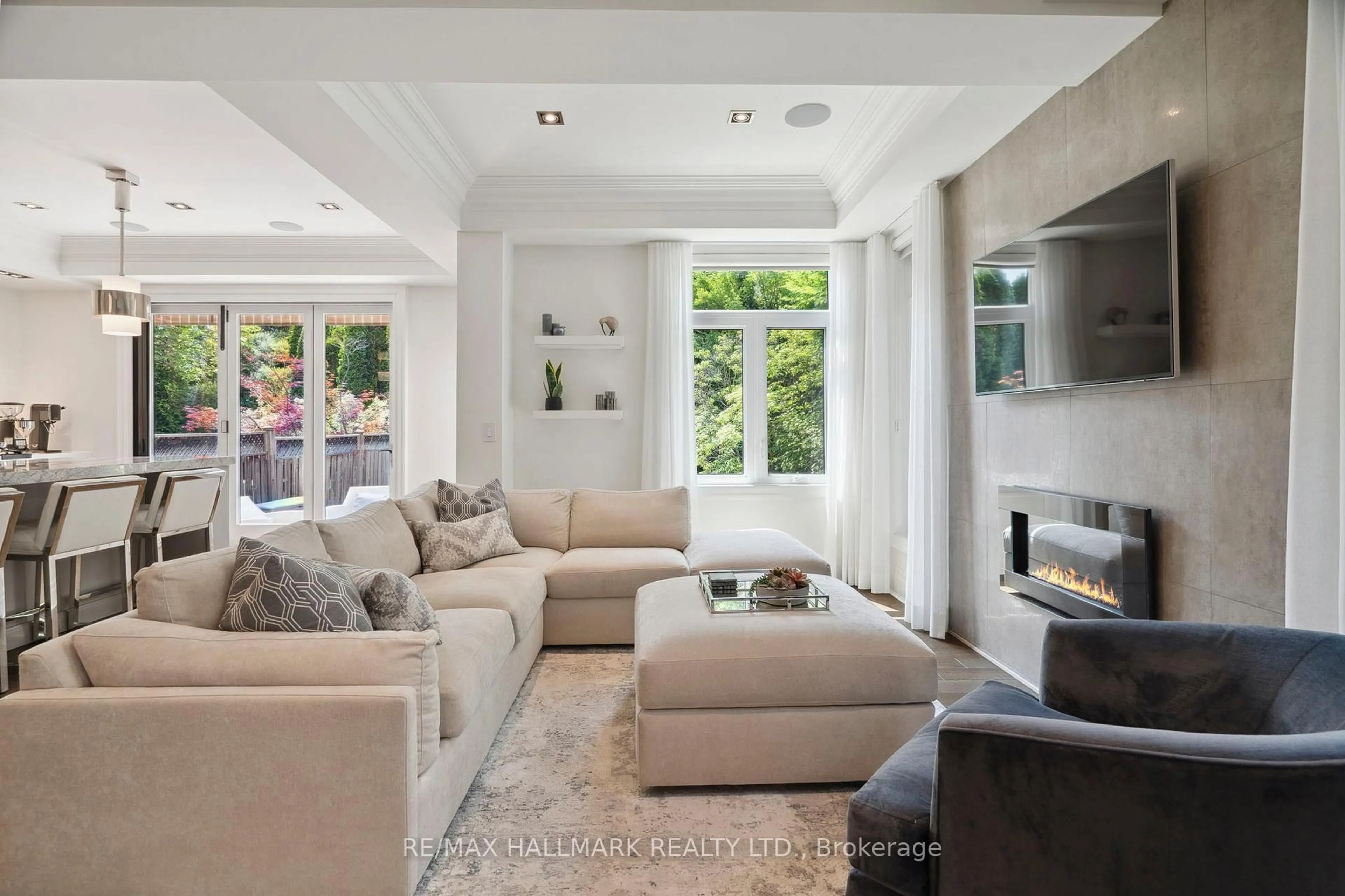 Living room with furniture, ceramic/tile floor for 2092 PINEVALLEY Cres, Oakville Ontario L6H 6L8