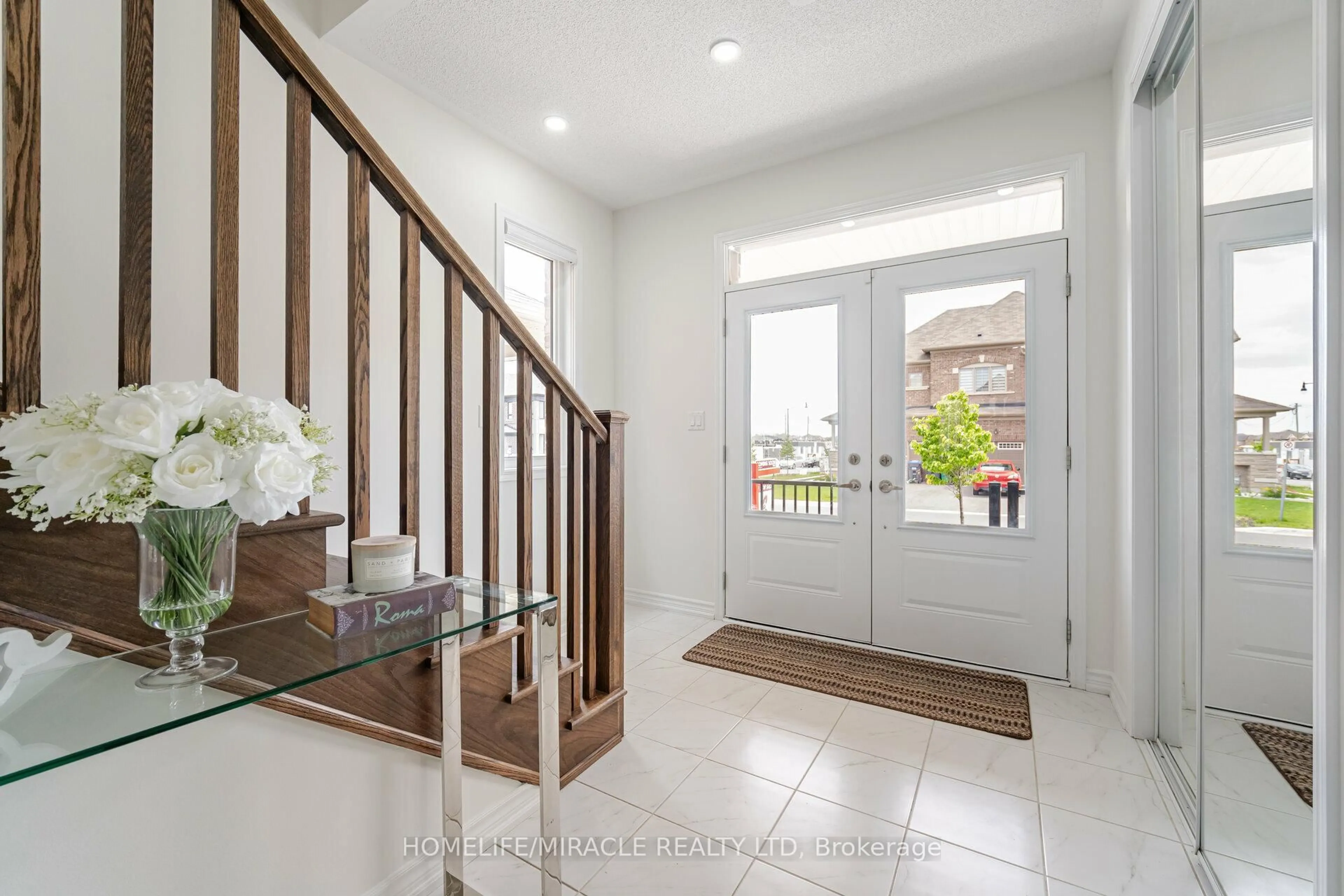 Indoor entryway for 68 Circus Cres, Brampton Ontario L7A 5E1