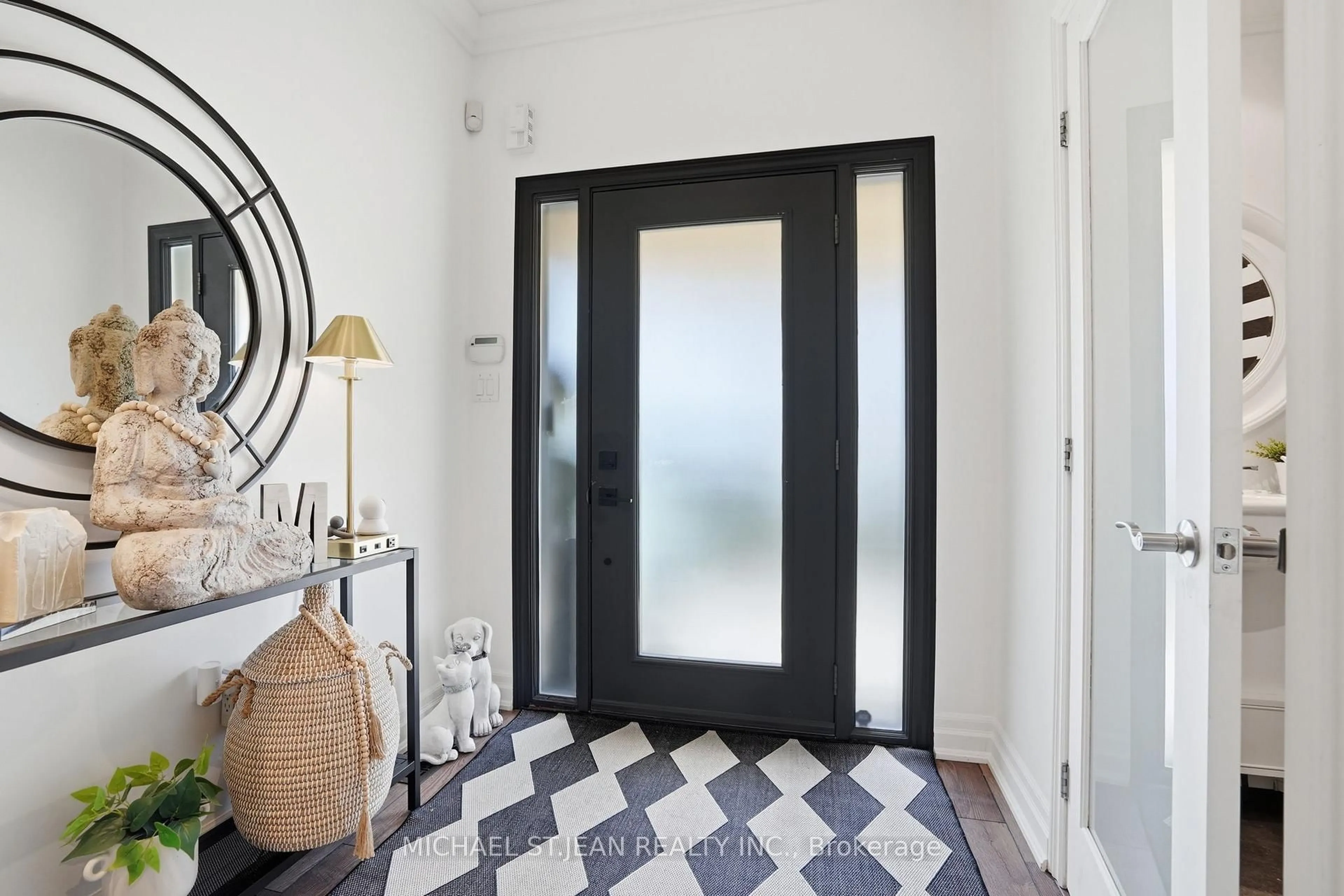 Indoor entryway for 4020 Alexan Cres, Burlington Ontario L3M 5A8