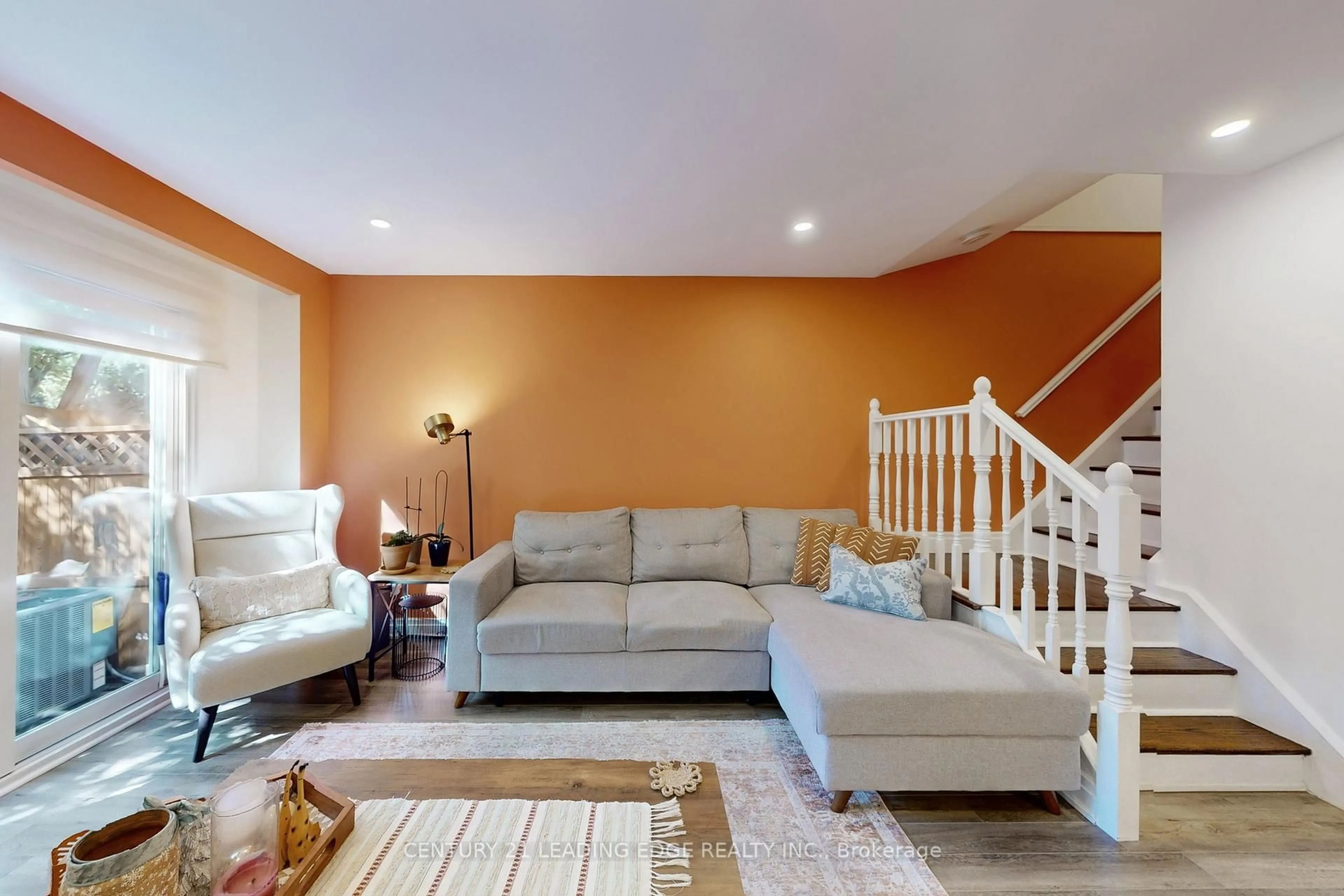 Living room with furniture, unknown for 589 Francis Rd, Burlington Ontario L7T 3X6