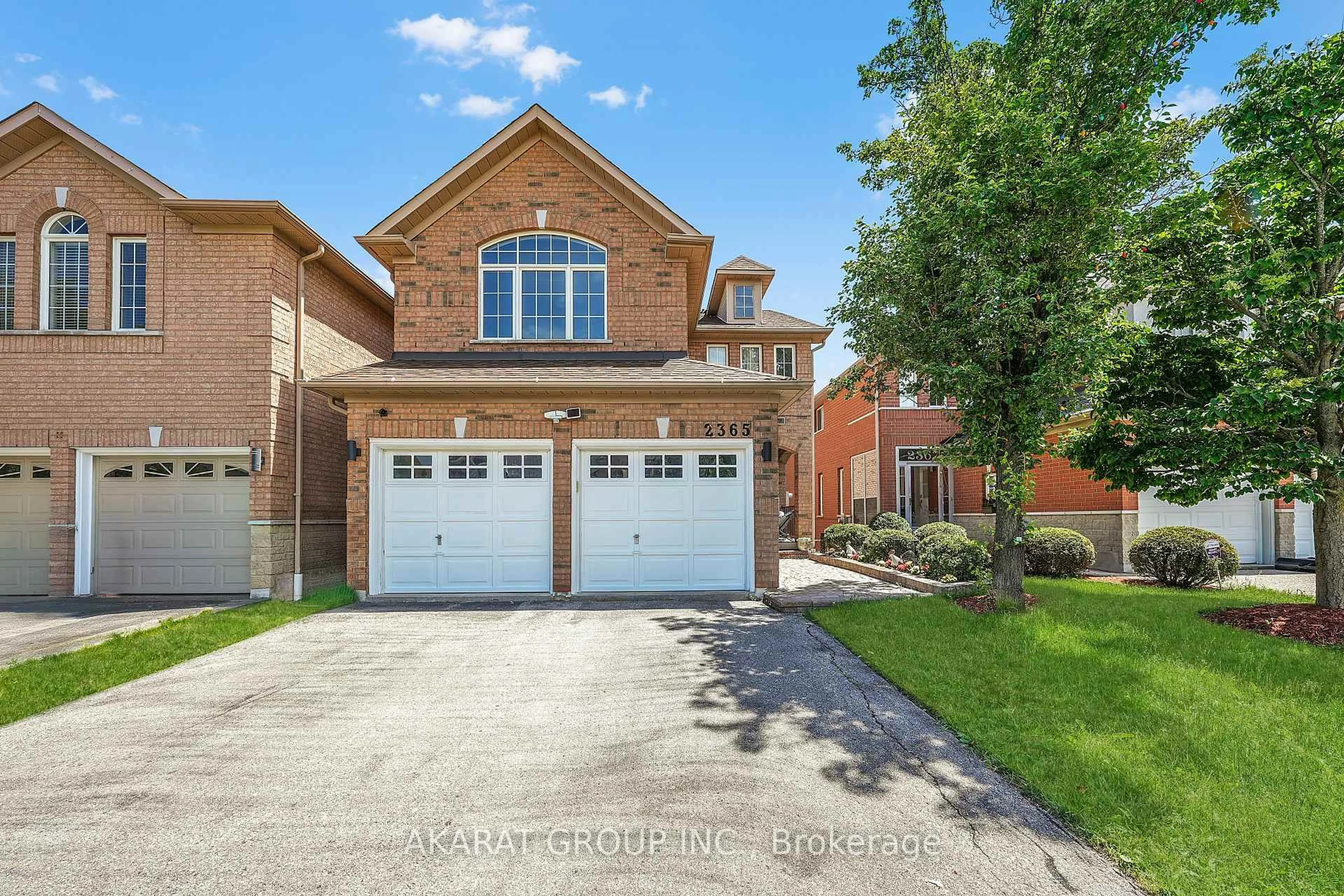 Home with brick exterior material, street for 2365 Bankside Dr, Mississauga Ontario L5M 6E3