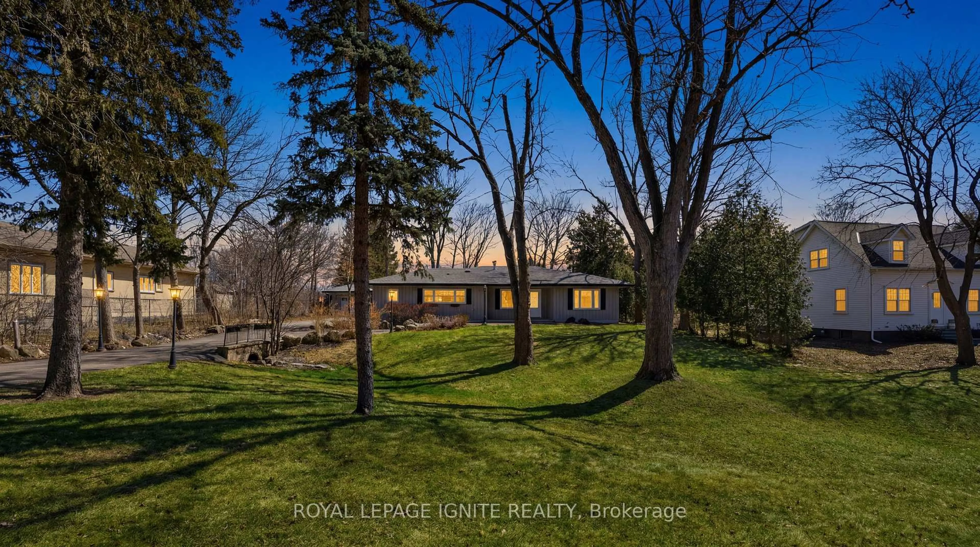 A pic from outside/outdoor area/front of a property/back of a property/a pic from drone, unknown for 930 Old Derry Rd, Mississauga Ontario L5W 1A1