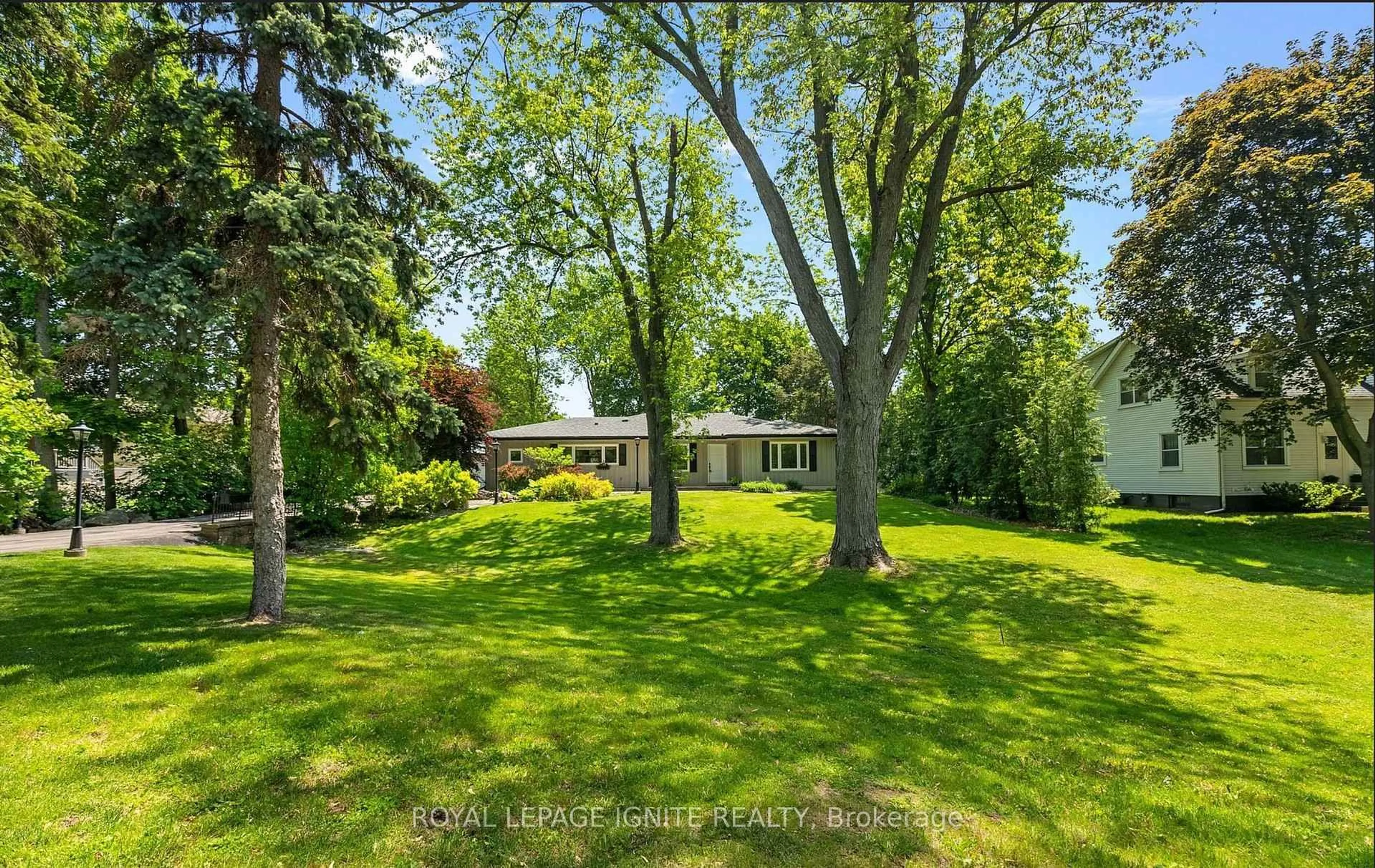 A pic from outside/outdoor area/front of a property/back of a property/a pic from drone, unknown for 930 Old Derry Rd, Mississauga Ontario L5W 1A1