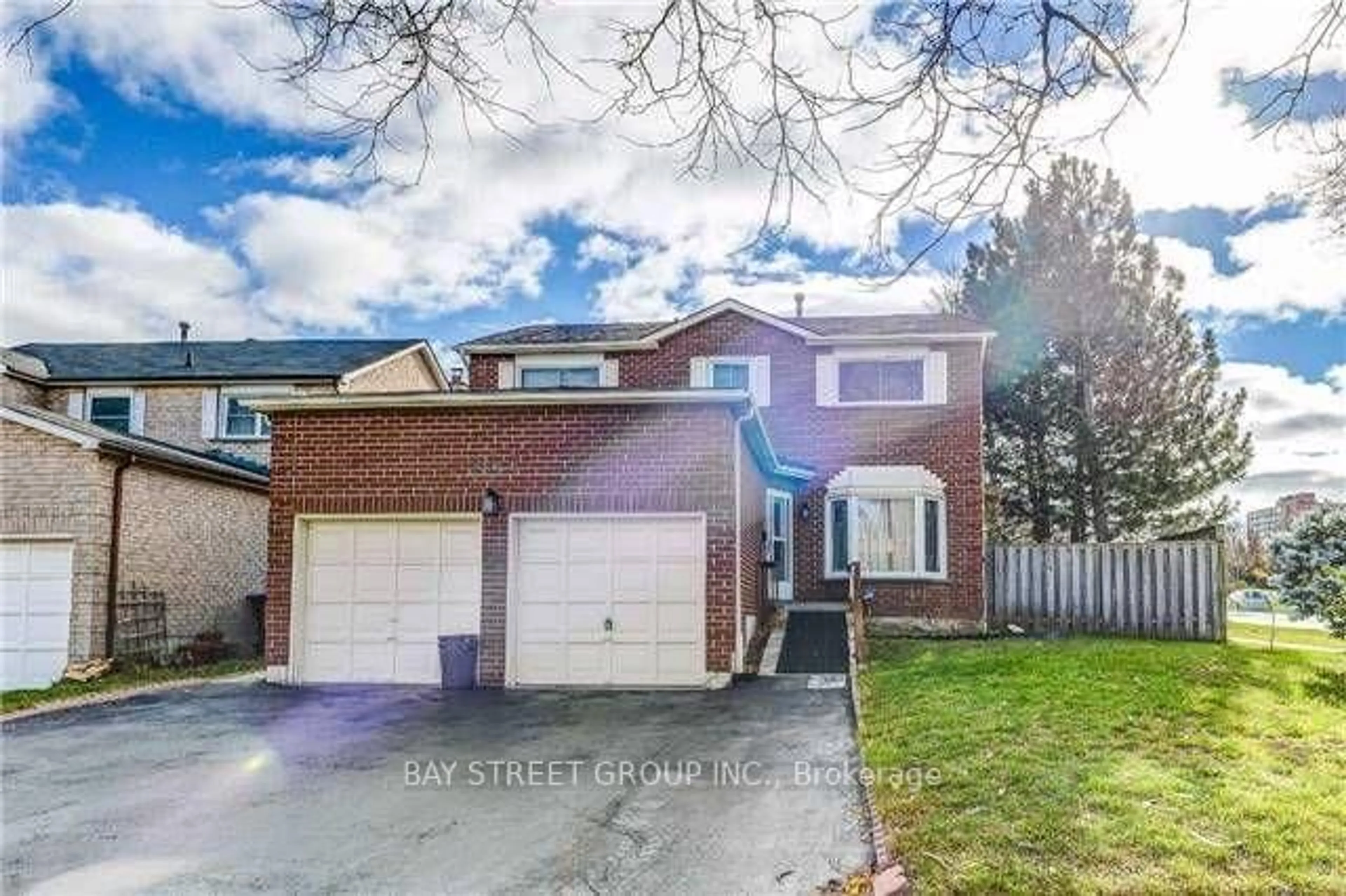 Home with brick exterior material, street for 2554 Valencia Rd, Mississauga Ontario L5N 4L6