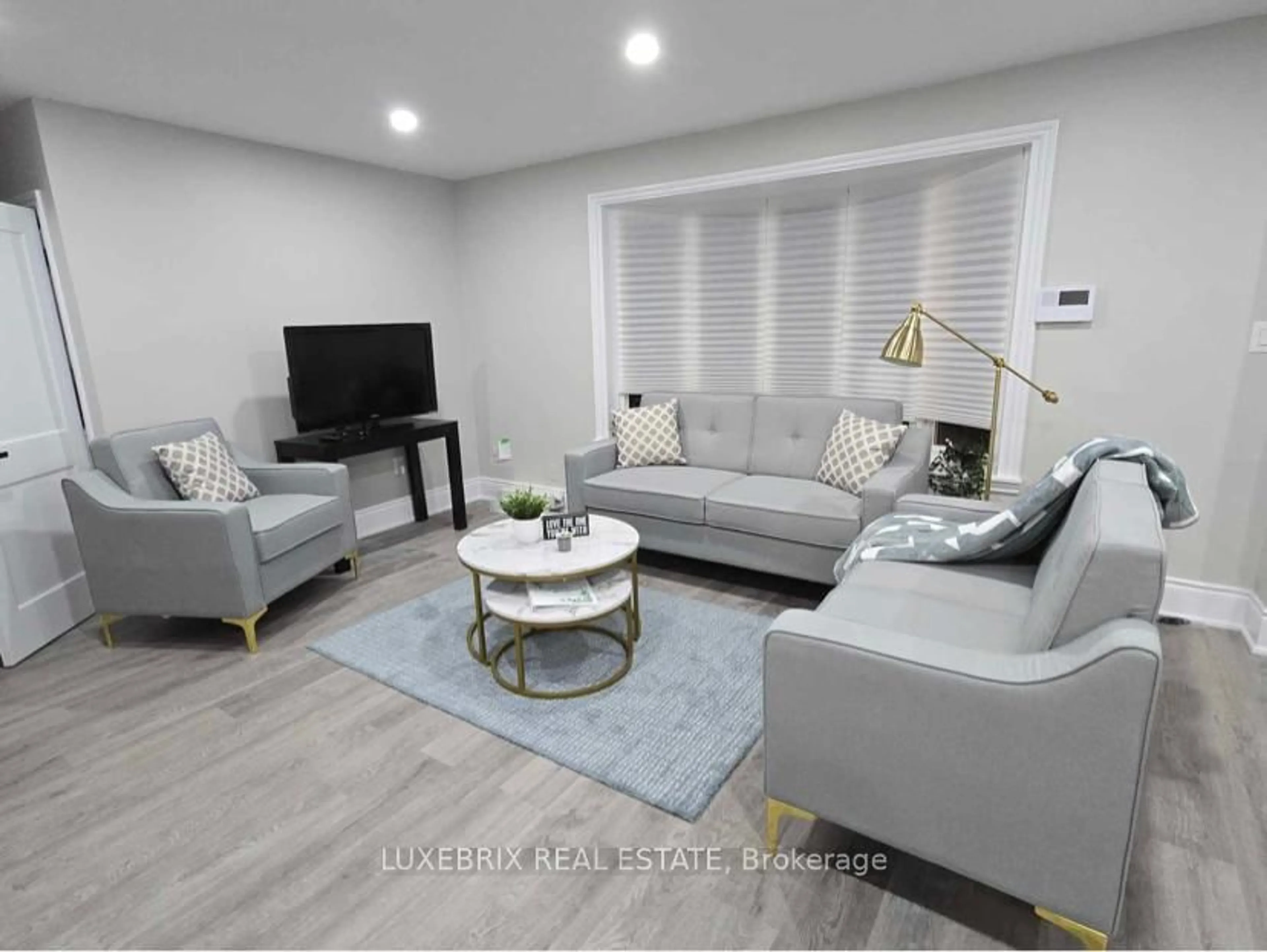 Living room with furniture, unknown for 1025 Wayne Pl, Burlington Ontario L7T 3R5