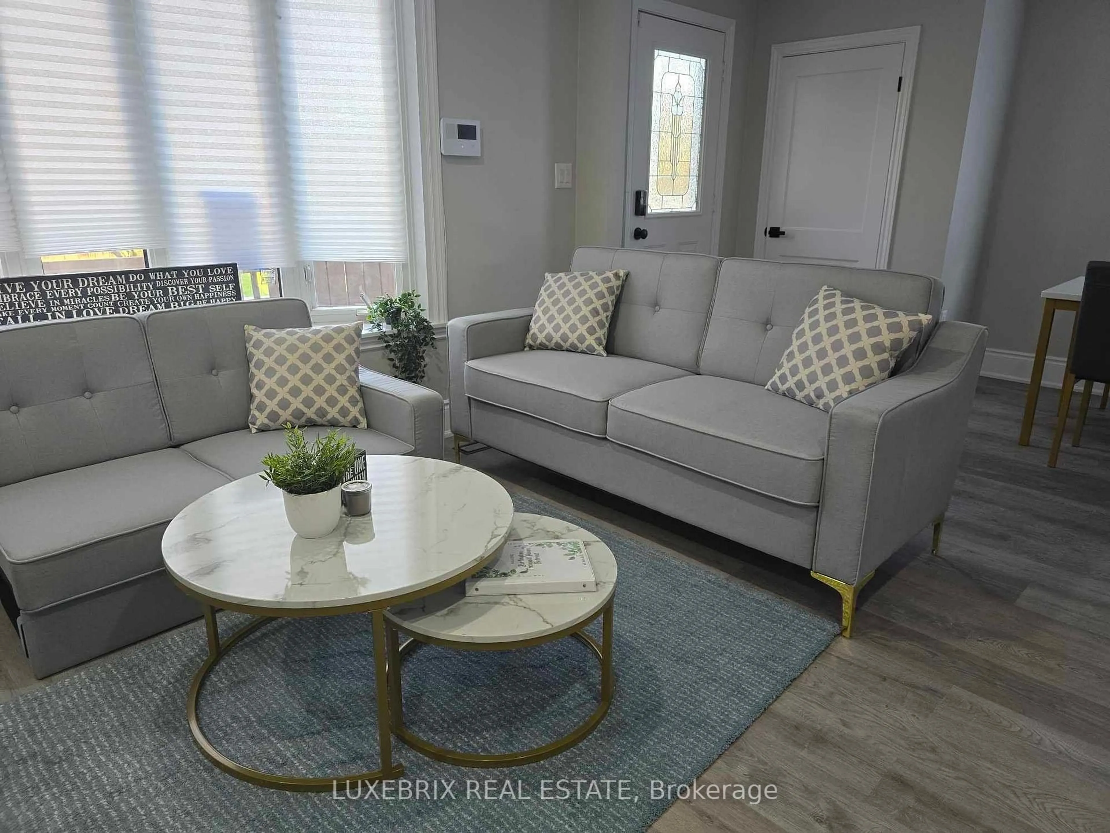 Living room with furniture, unknown for 1025 Wayne Pl, Burlington Ontario L7T 3R5