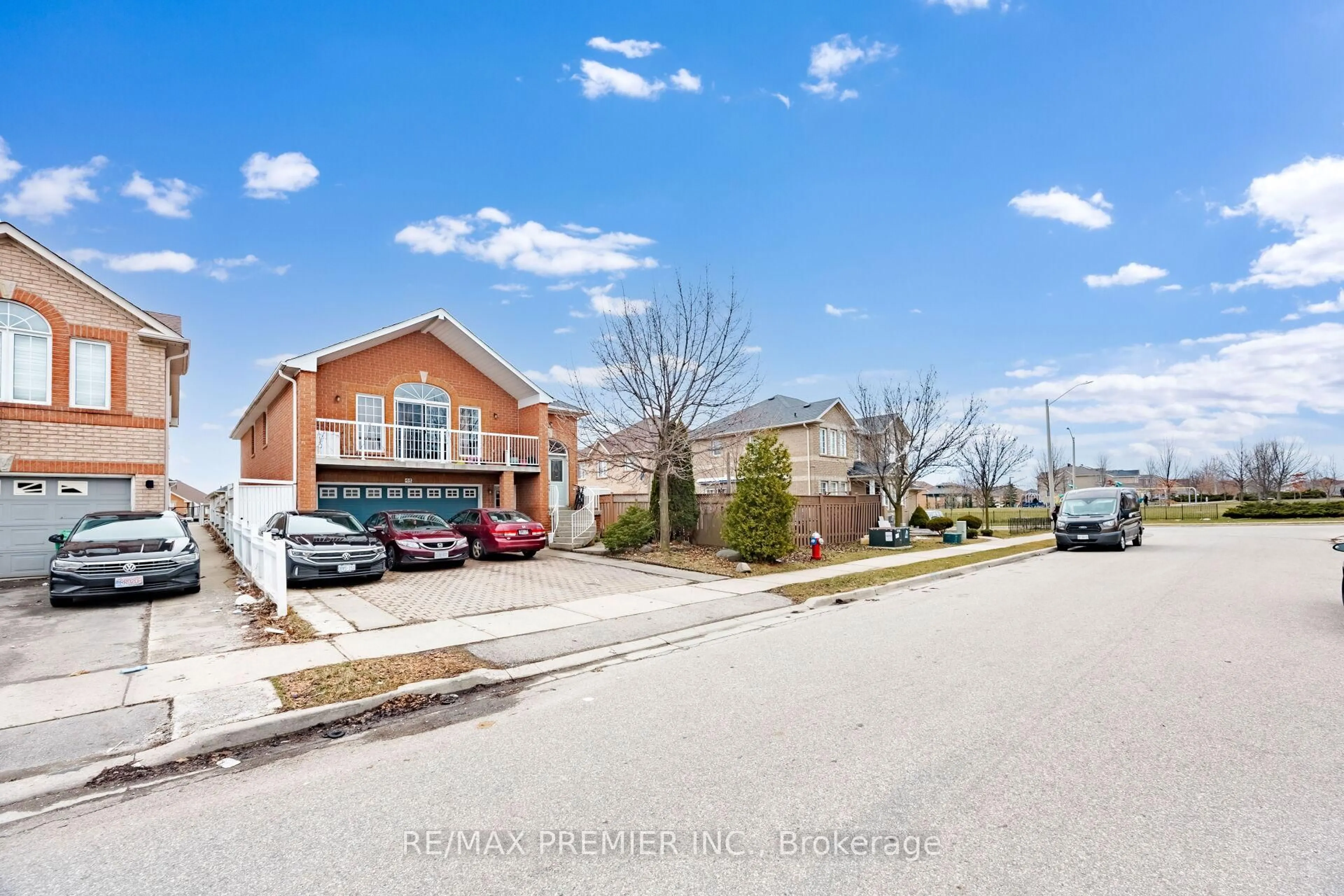 A pic from outside/outdoor area/front of a property/back of a property/a pic from drone, street for 43 Wildsky Rd, Brampton Ontario L6Y 5P9