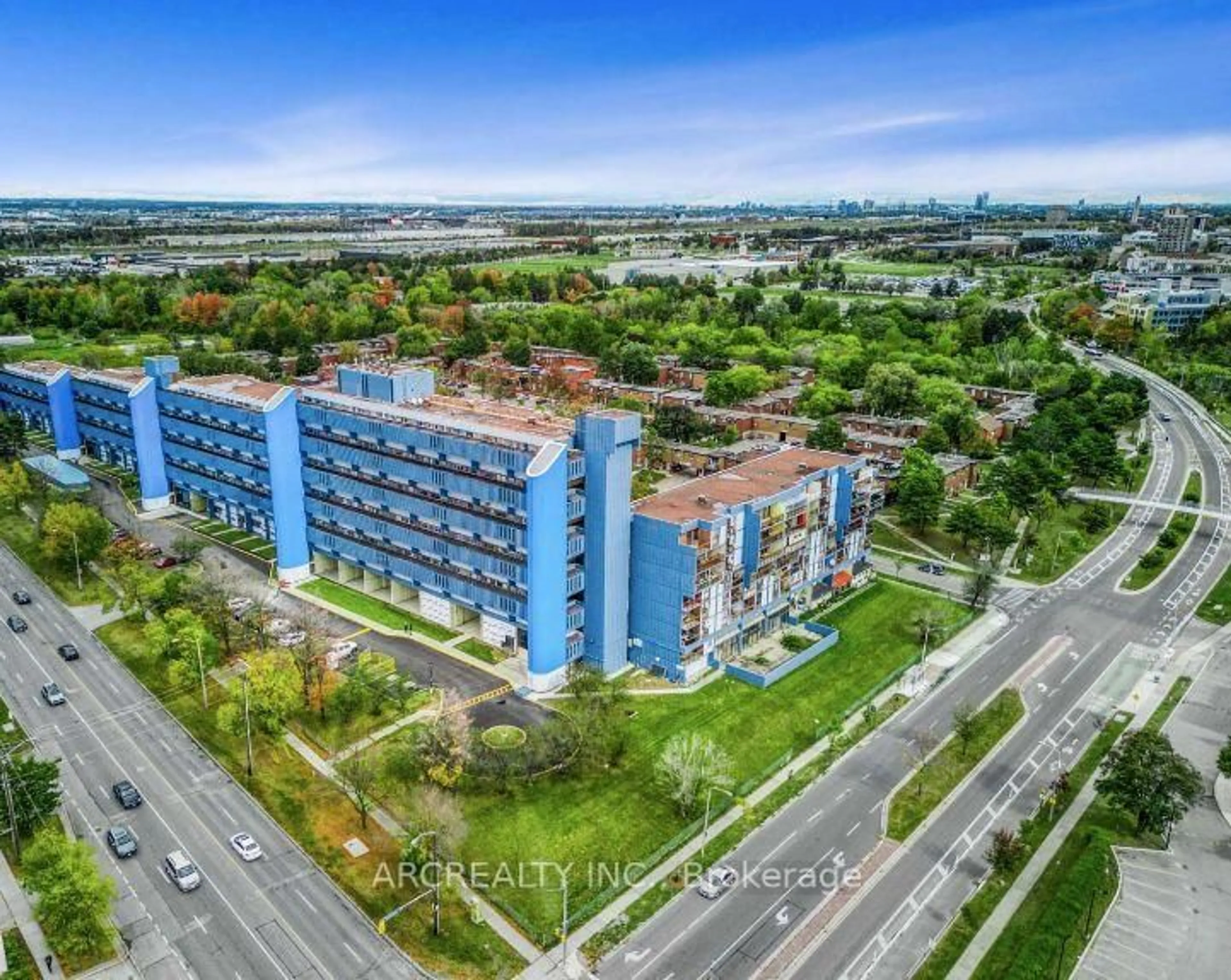 A pic from outside/outdoor area/front of a property/back of a property/a pic from drone, city buildings view from balcony for 4673 Jane St #1007, Toronto Ontario M3N 2L1