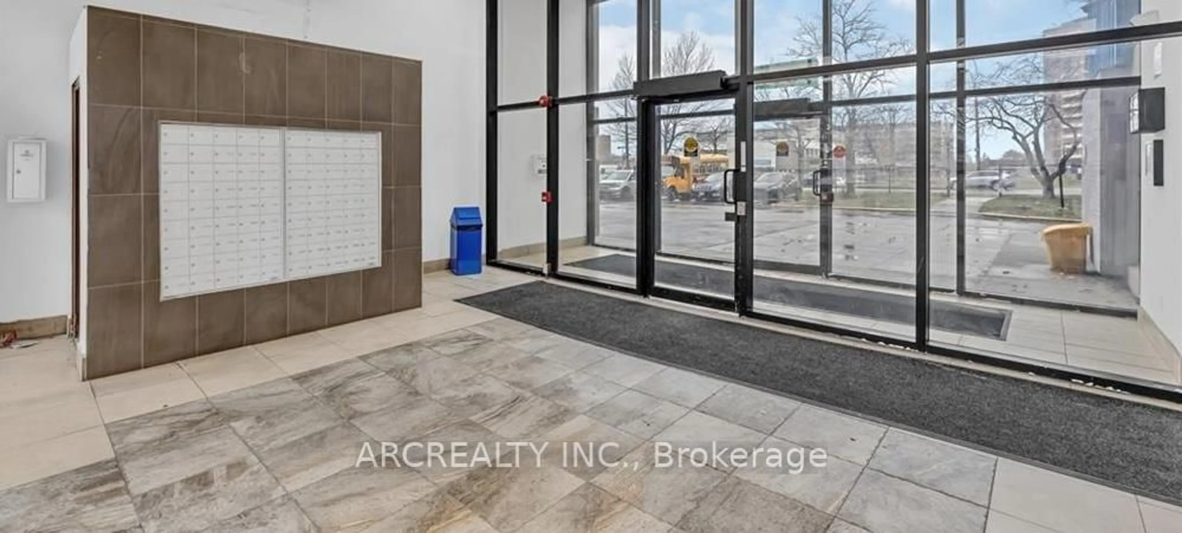 Indoor entryway for 4673 Jane St #1007, Toronto Ontario M3N 2L1