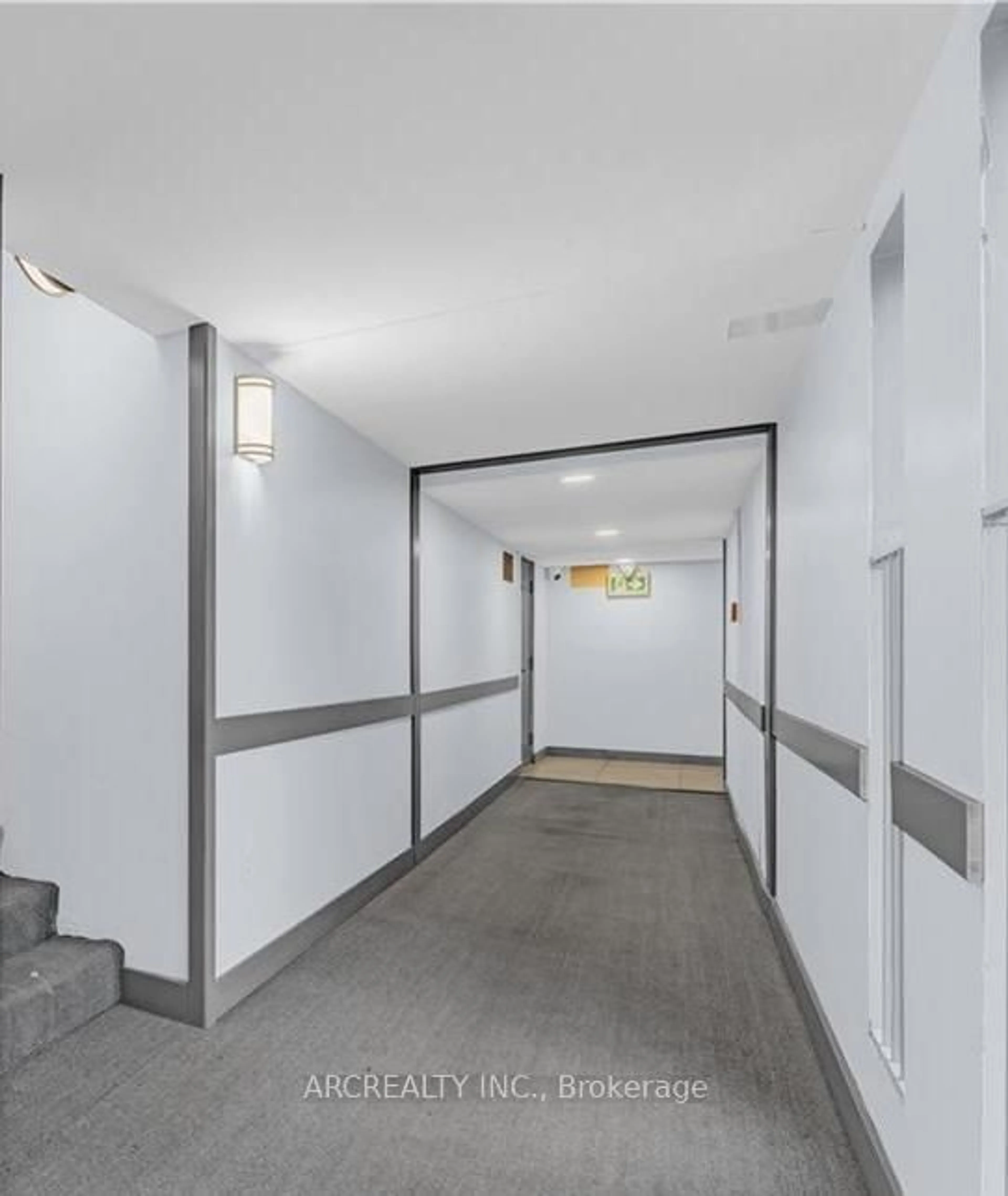 Indoor foyer for 4673 Jane St #1007, Toronto Ontario M3N 2L1