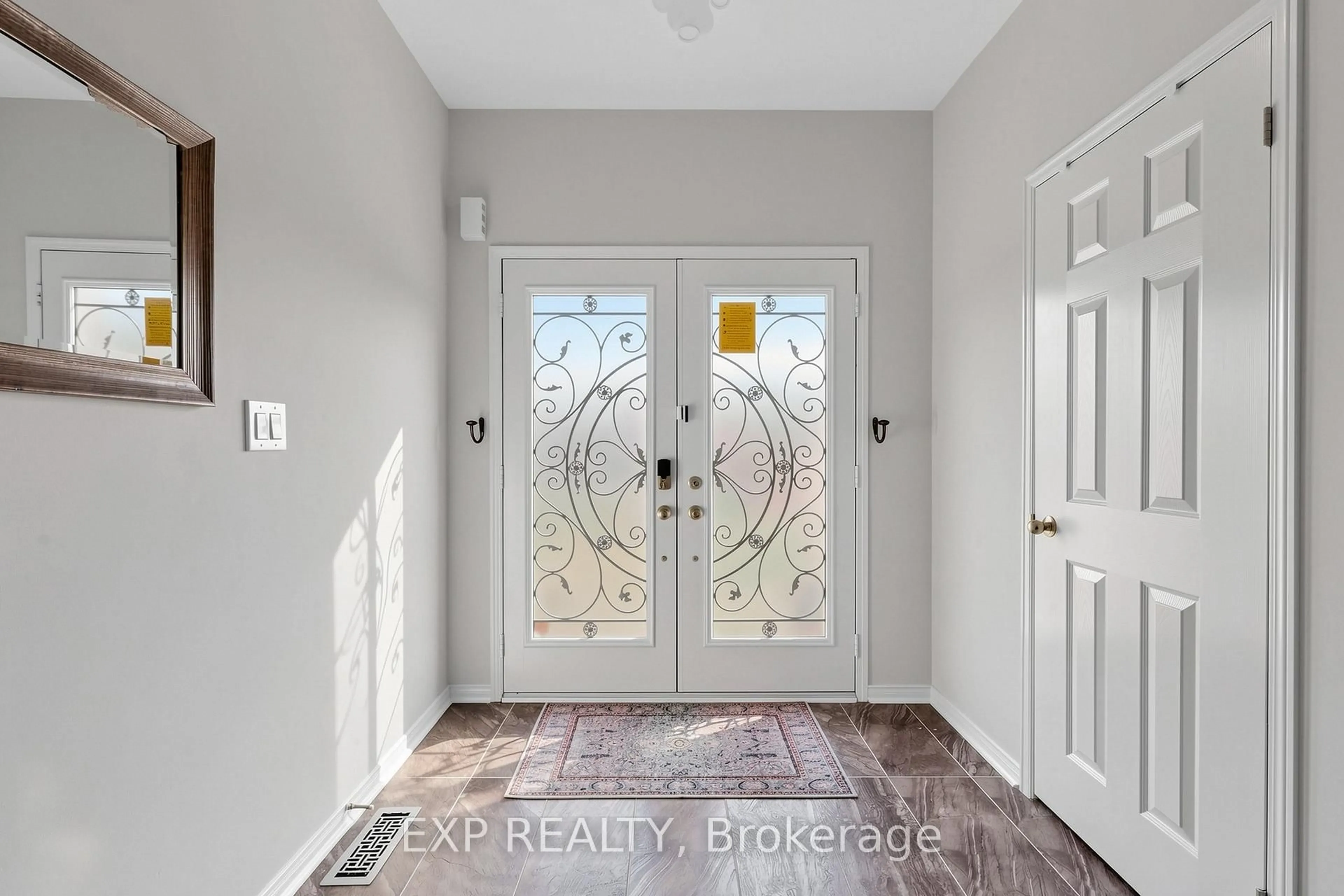 Indoor entryway for 101 Cookview Dr, Brampton Ontario L6R 3T9