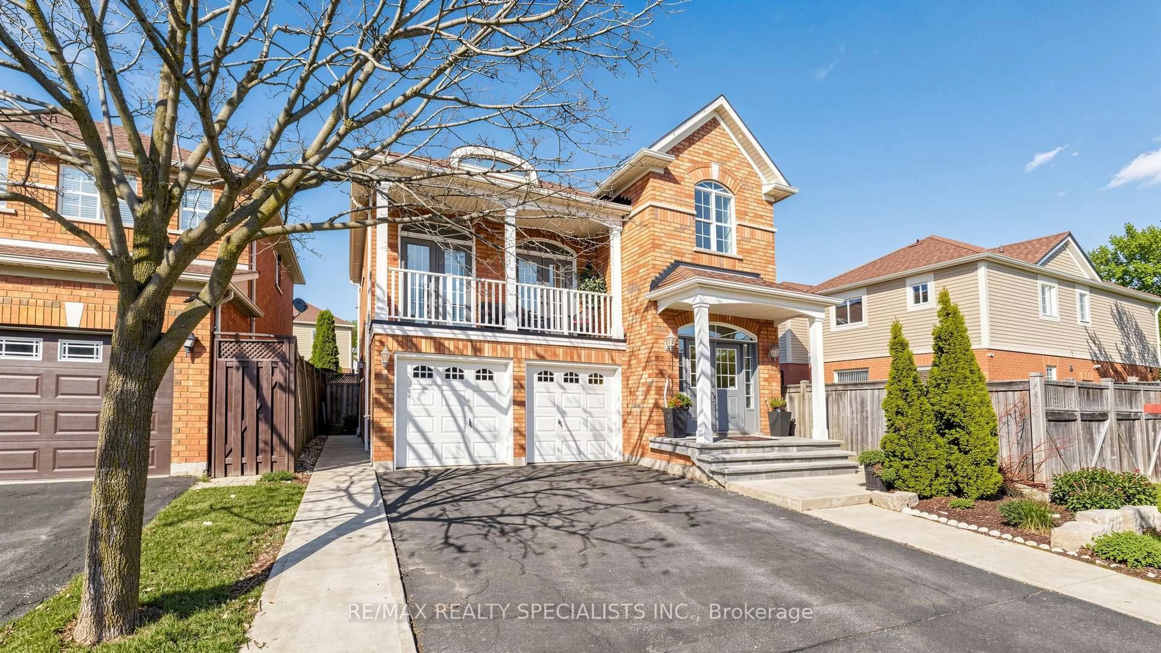 Home with brick exterior material, street for 193 Queen Mary Dr, Brampton Ontario L7A 1Y3