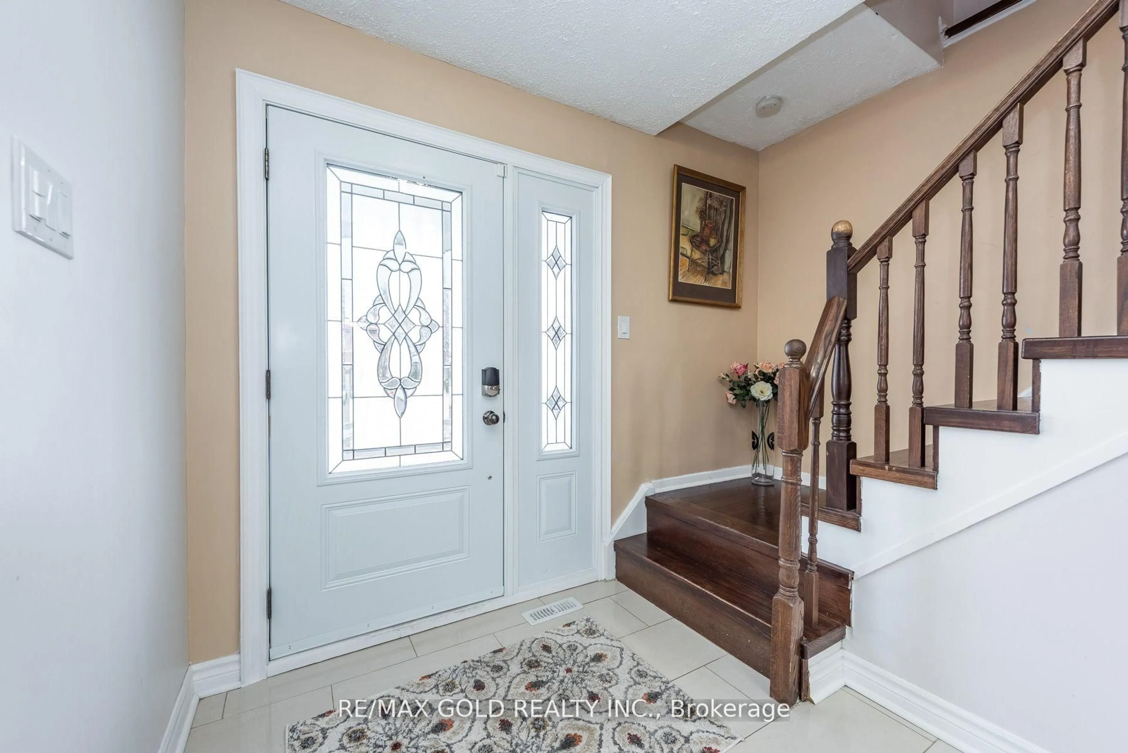 Indoor entryway for 7258 Vernor Dr, Mississauga Ontario L4T 2P4
