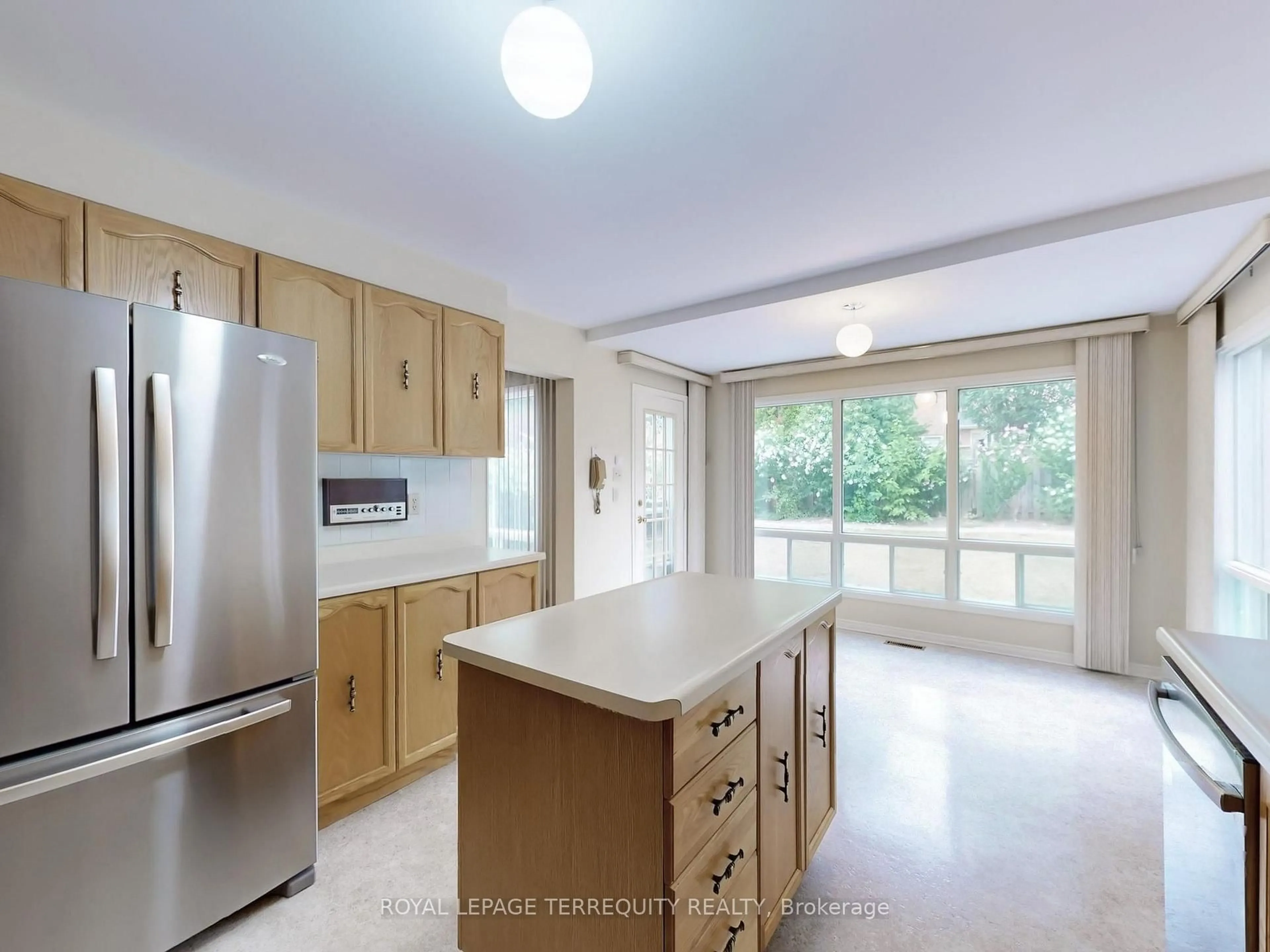 Unknown for 4 Mowat Crt, Brampton Ontario L6Z 3E6