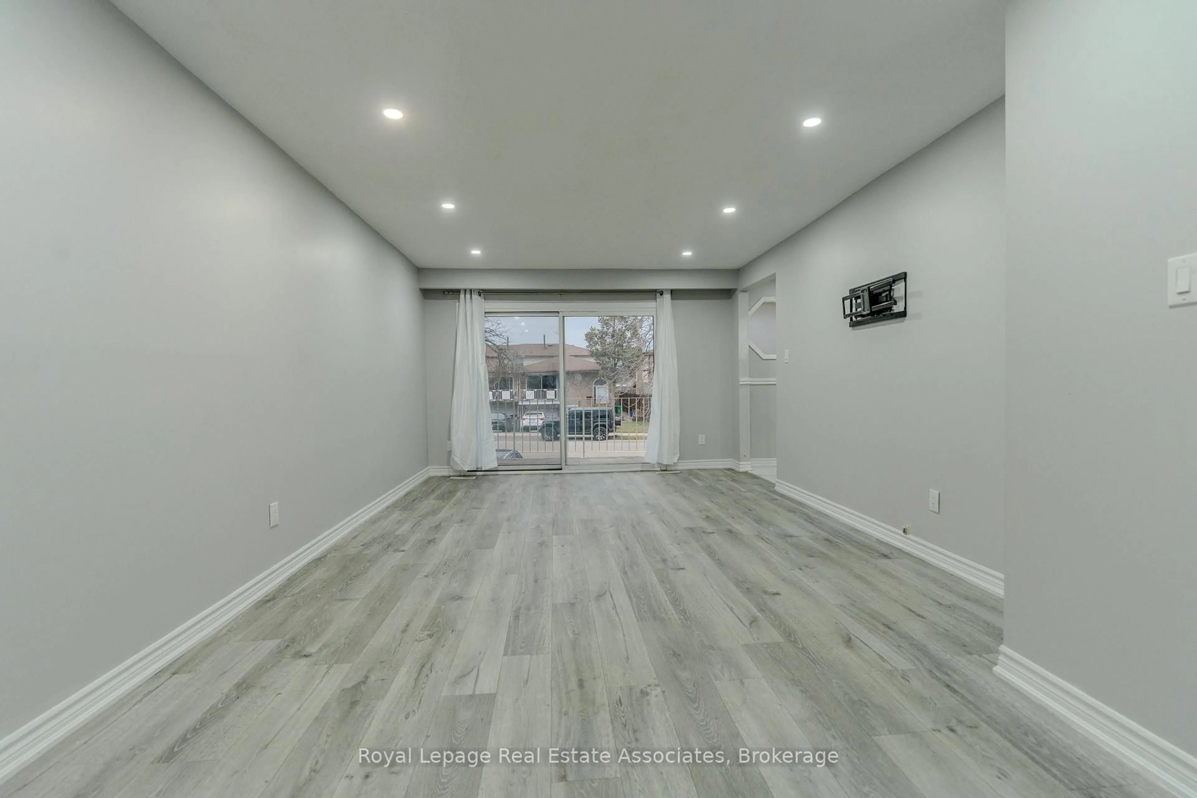 A pic of a room for 337 Hansen Rd, Brampton Ontario L6V 2Y2