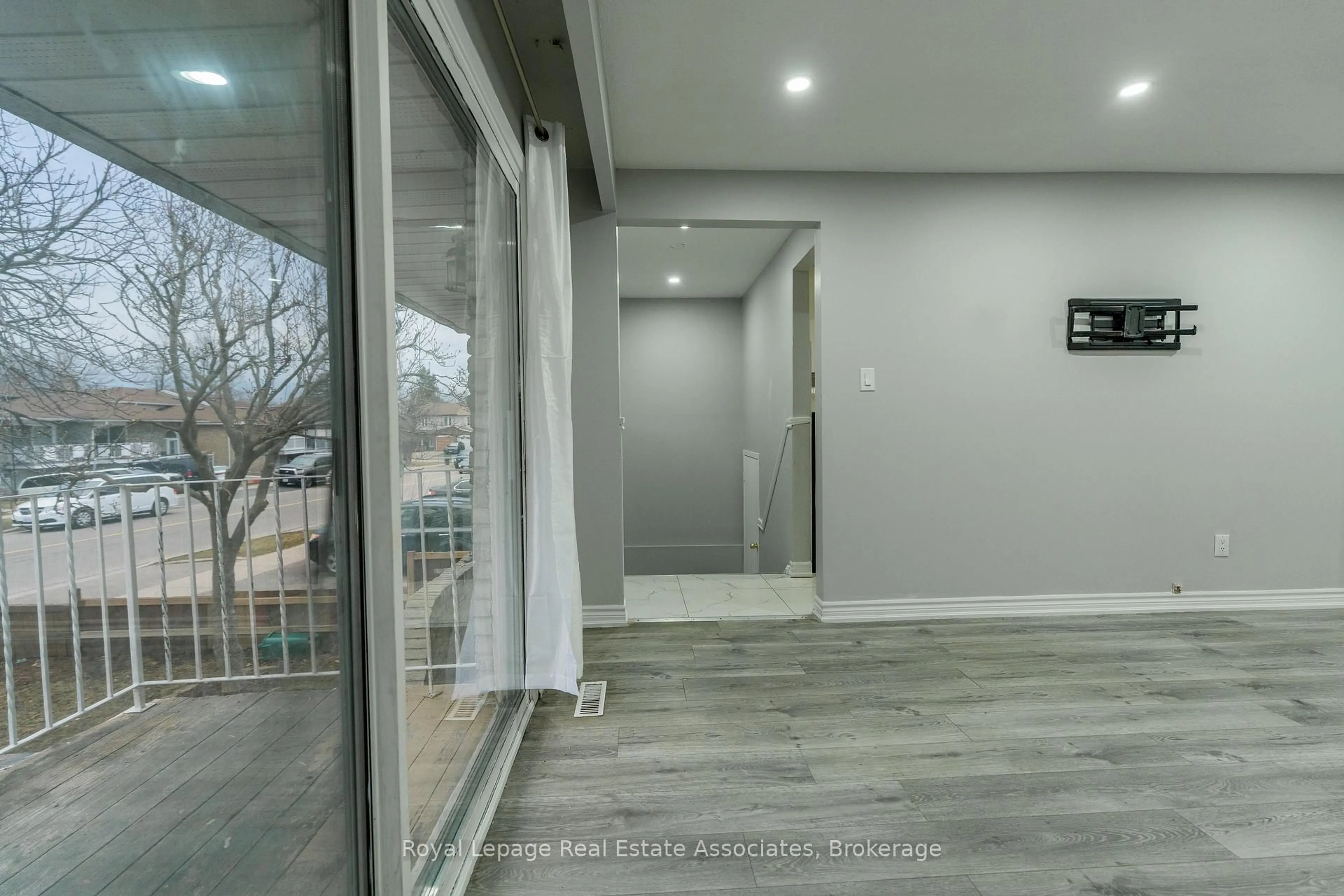 Unknown for 337 Hansen Rd, Brampton Ontario L6V 2Y2