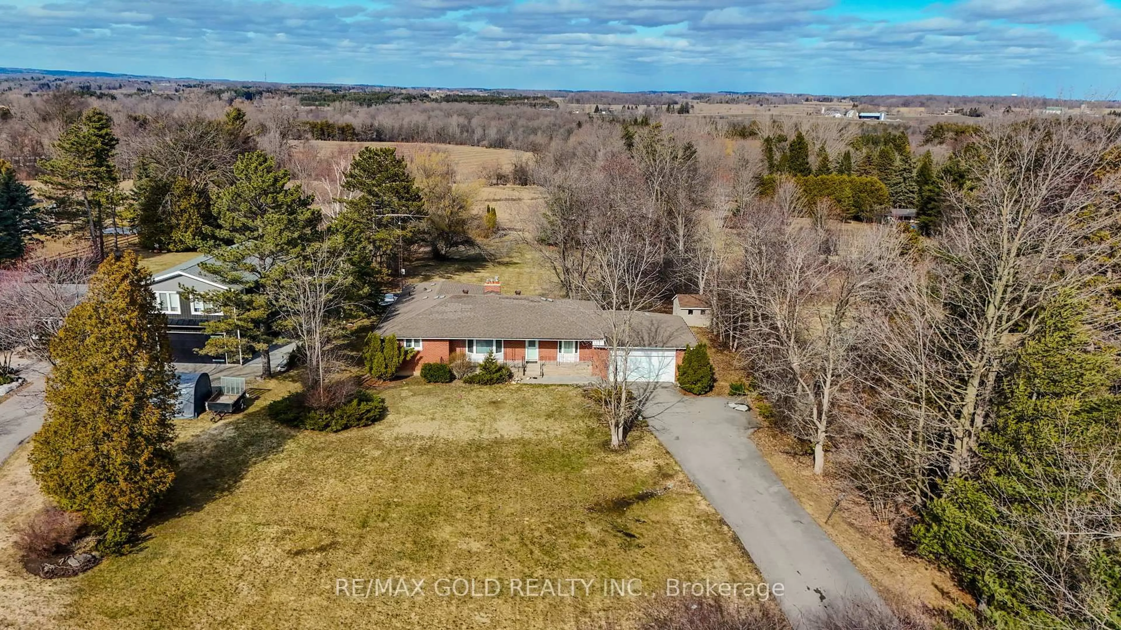 A pic from outside/outdoor area/front of a property/back of a property/a pic from drone, water/lake/river/ocean view for 14811 Creditview Rd, Caledon Ontario L7C 3G6