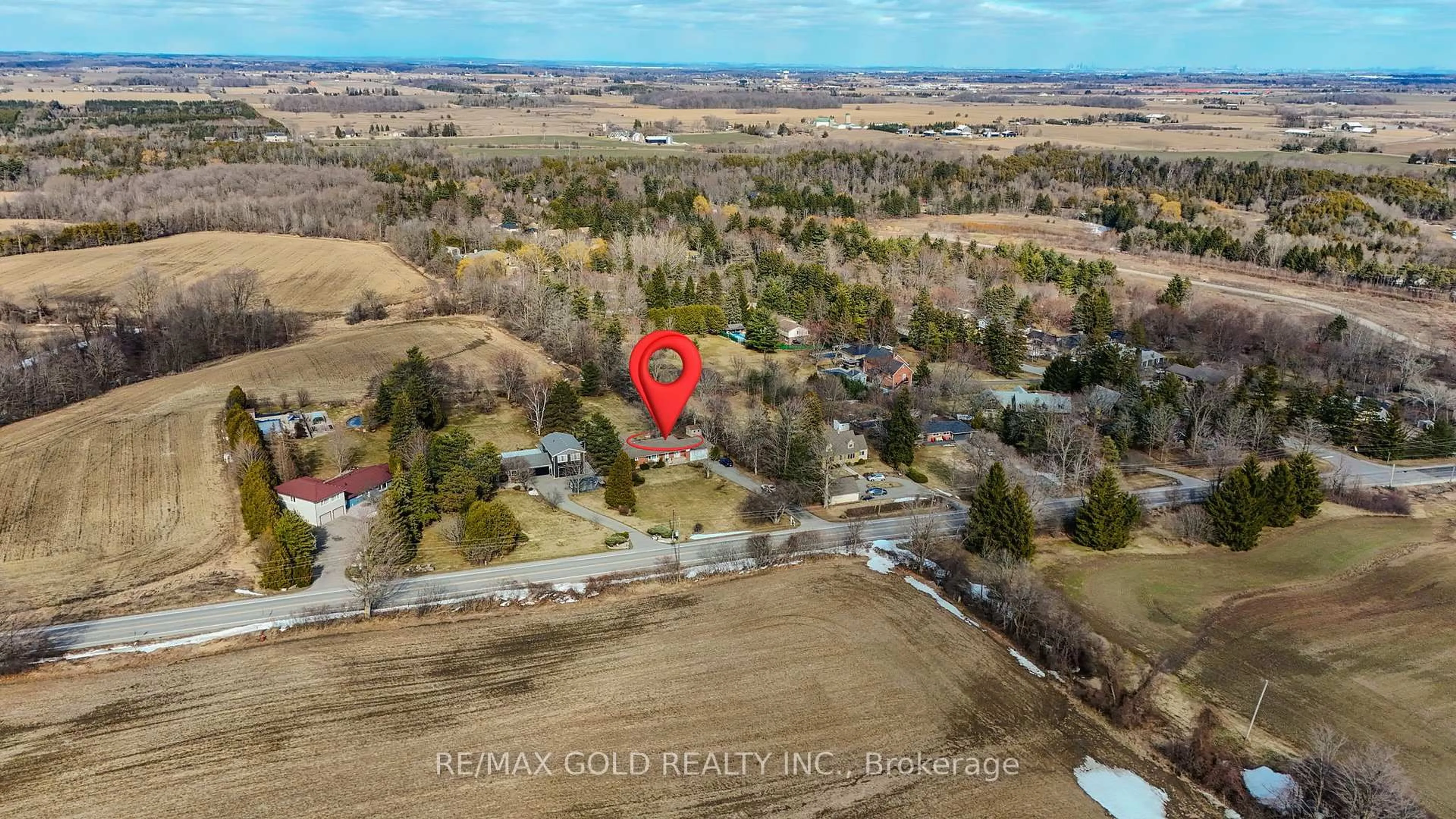 A pic from outside/outdoor area/front of a property/back of a property/a pic from drone, building for 14811 Creditview Rd, Caledon Ontario L7C 3G6