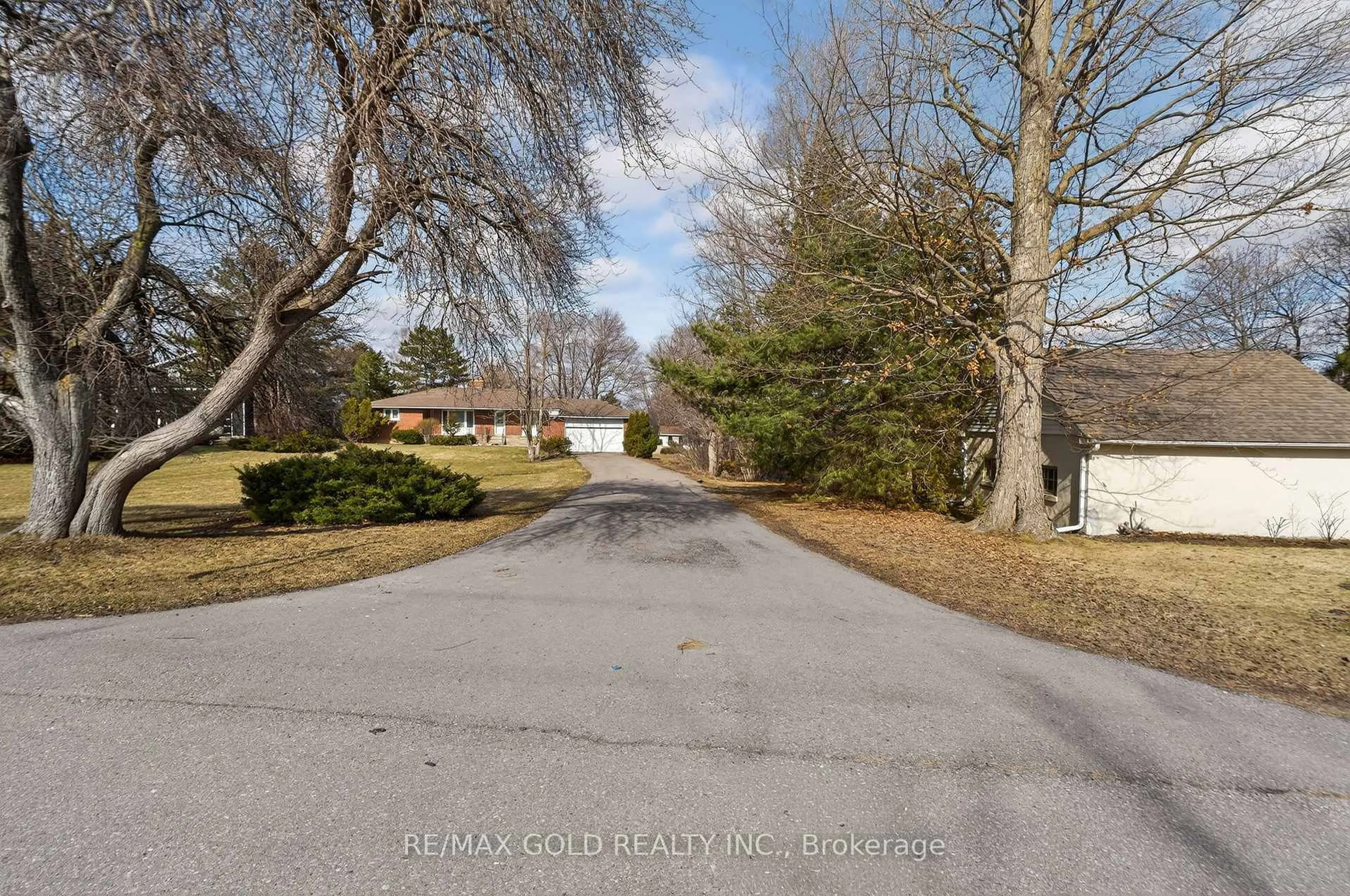 A pic from outside/outdoor area/front of a property/back of a property/a pic from drone, street for 14811 Creditview Rd, Caledon Ontario L7C 3G6