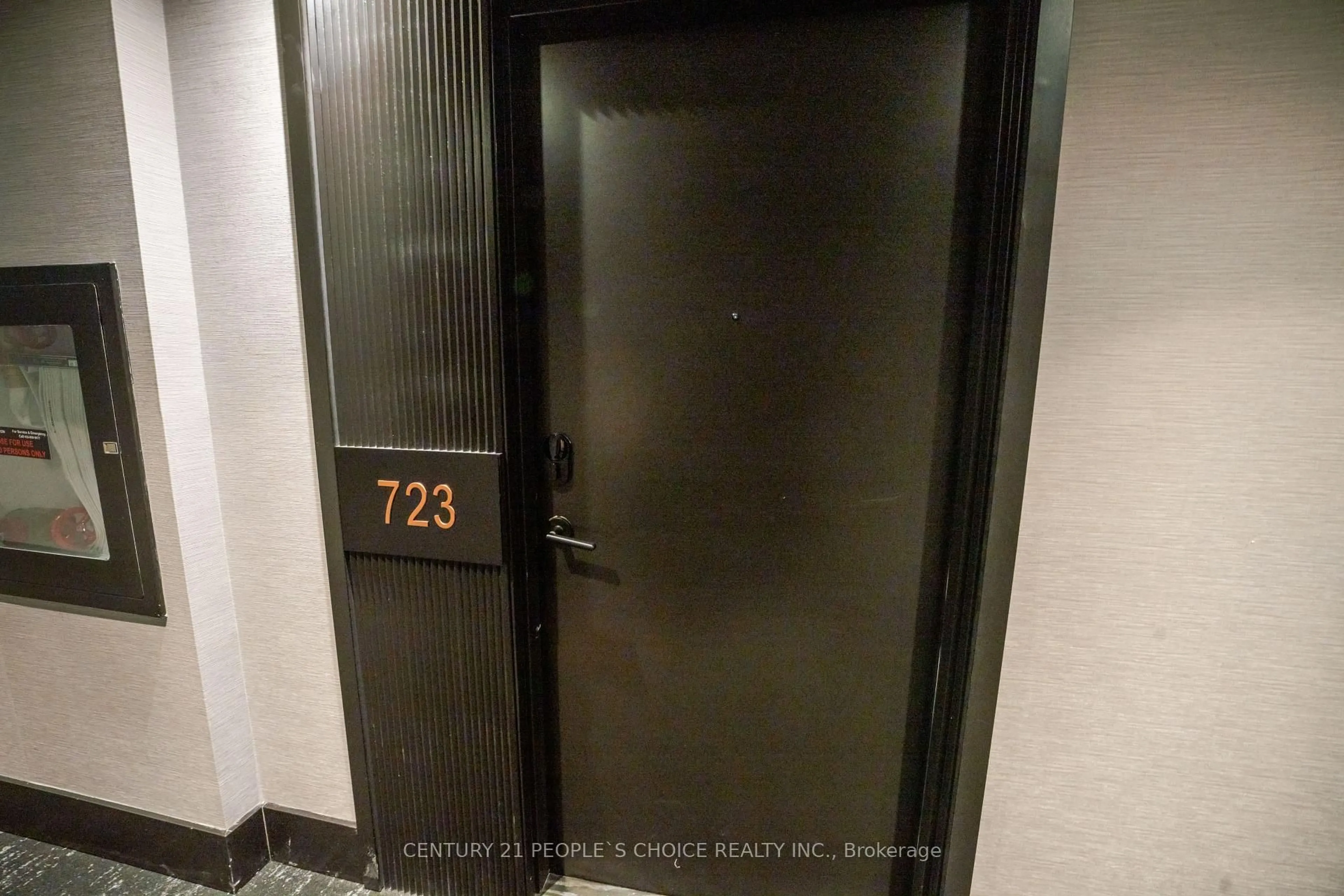 Indoor foyer for 2450 Old Bronte Rd #723, Oakville Ontario L6M 5P6