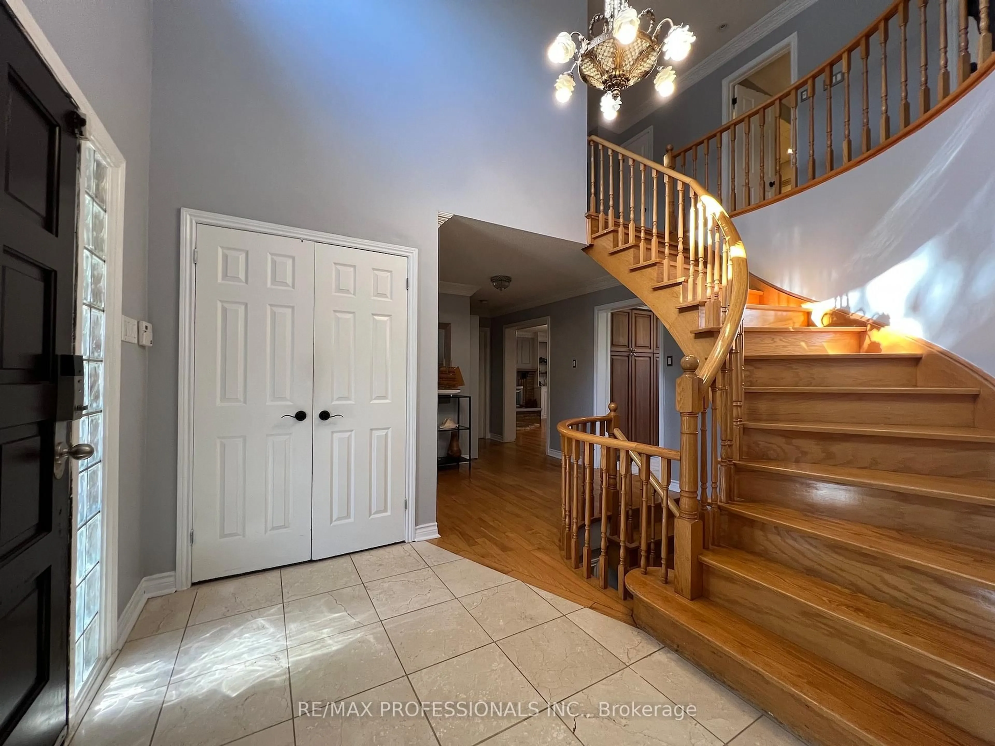 Indoor entryway for 3365 Cider Mill Pl, Mississauga Ontario L5L 3H6