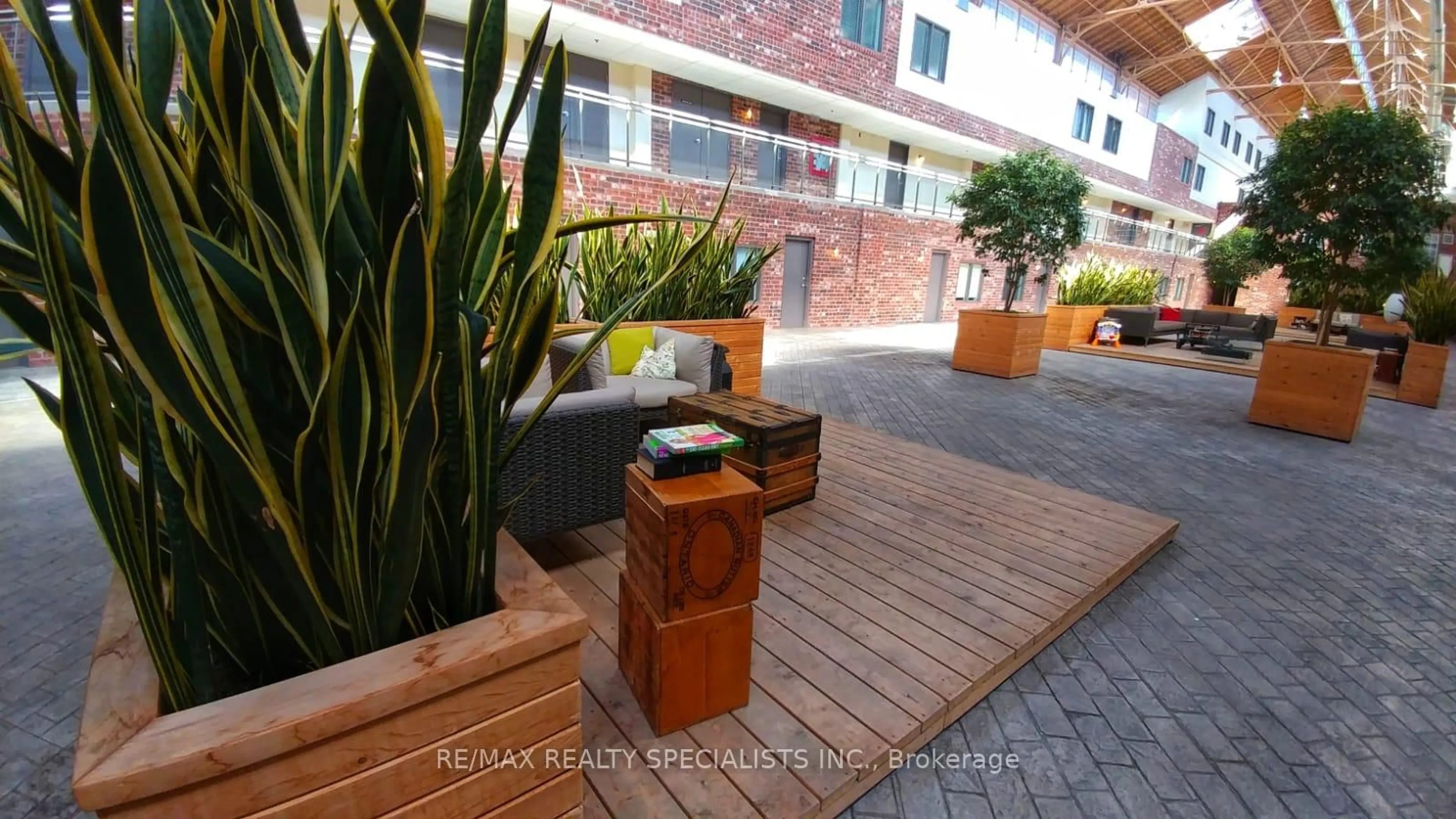 Patio, street for 1100 Landsdowne Ave #201, Toronto Ontario M6H 4K1