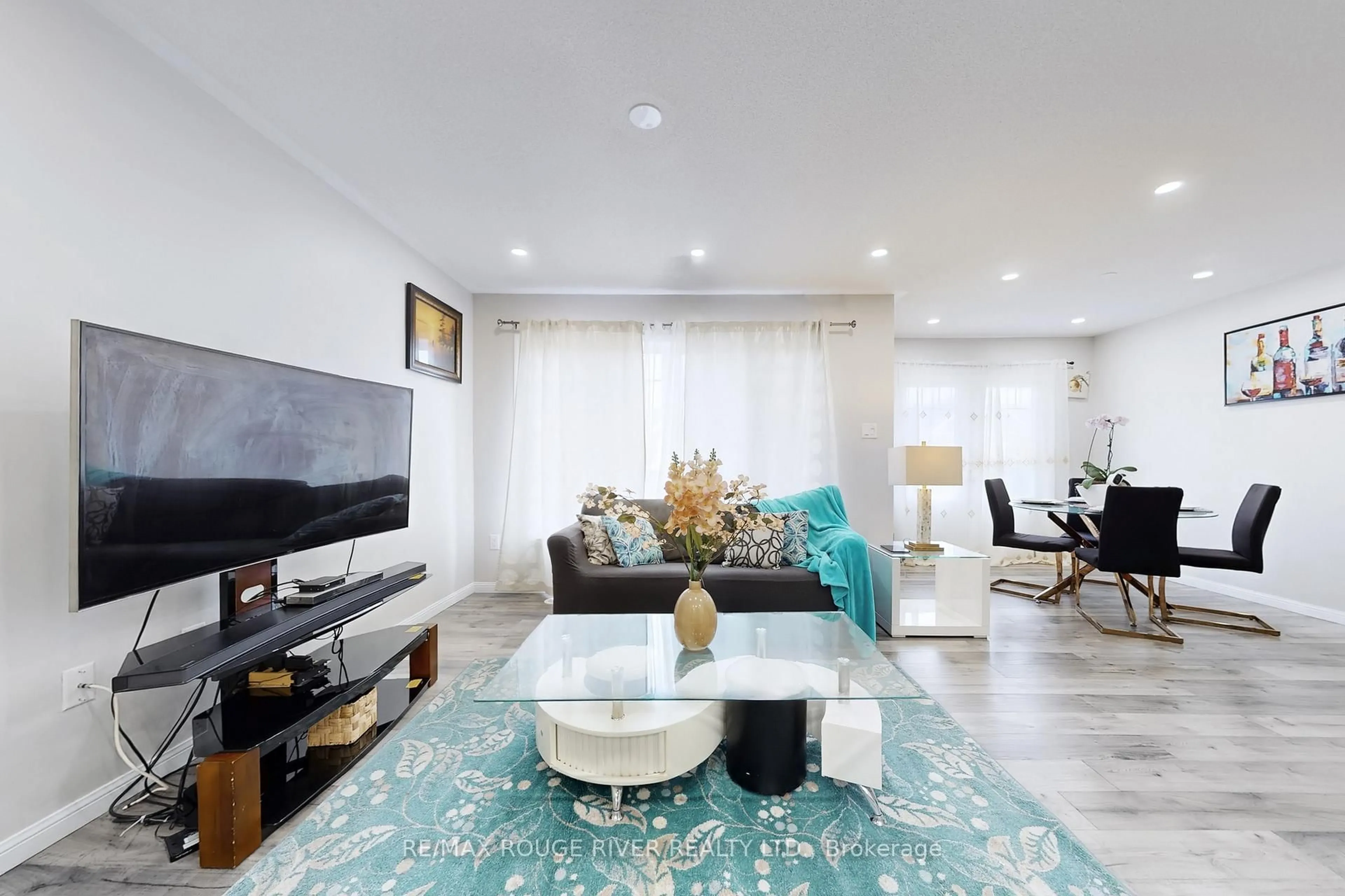 Living room with furniture, unknown for 90 Suitor Crt, Milton Ontario L9T 8R9