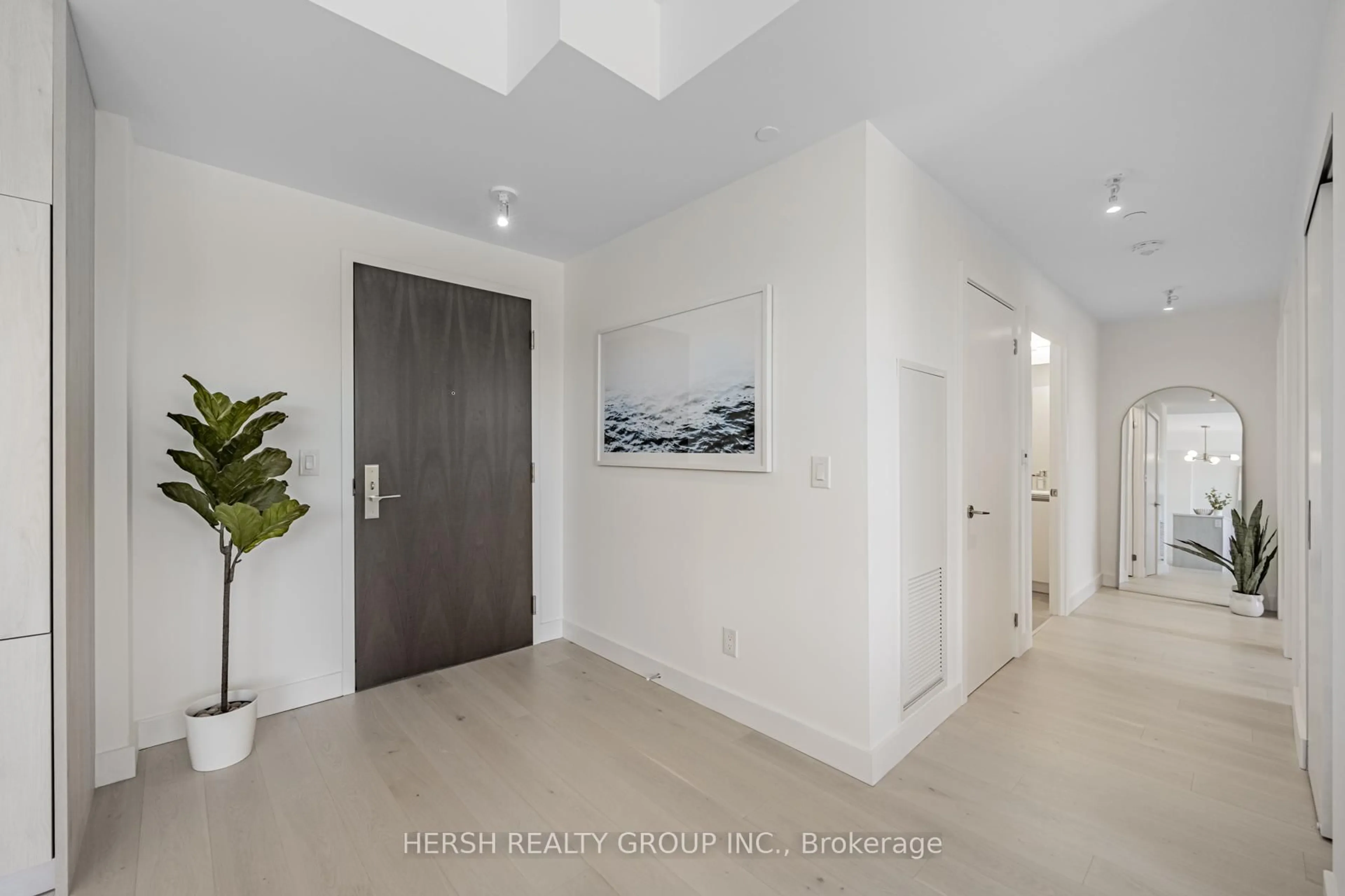 Indoor entryway for 160 Kingsway Cres #312, Toronto Ontario M8X 2S4
