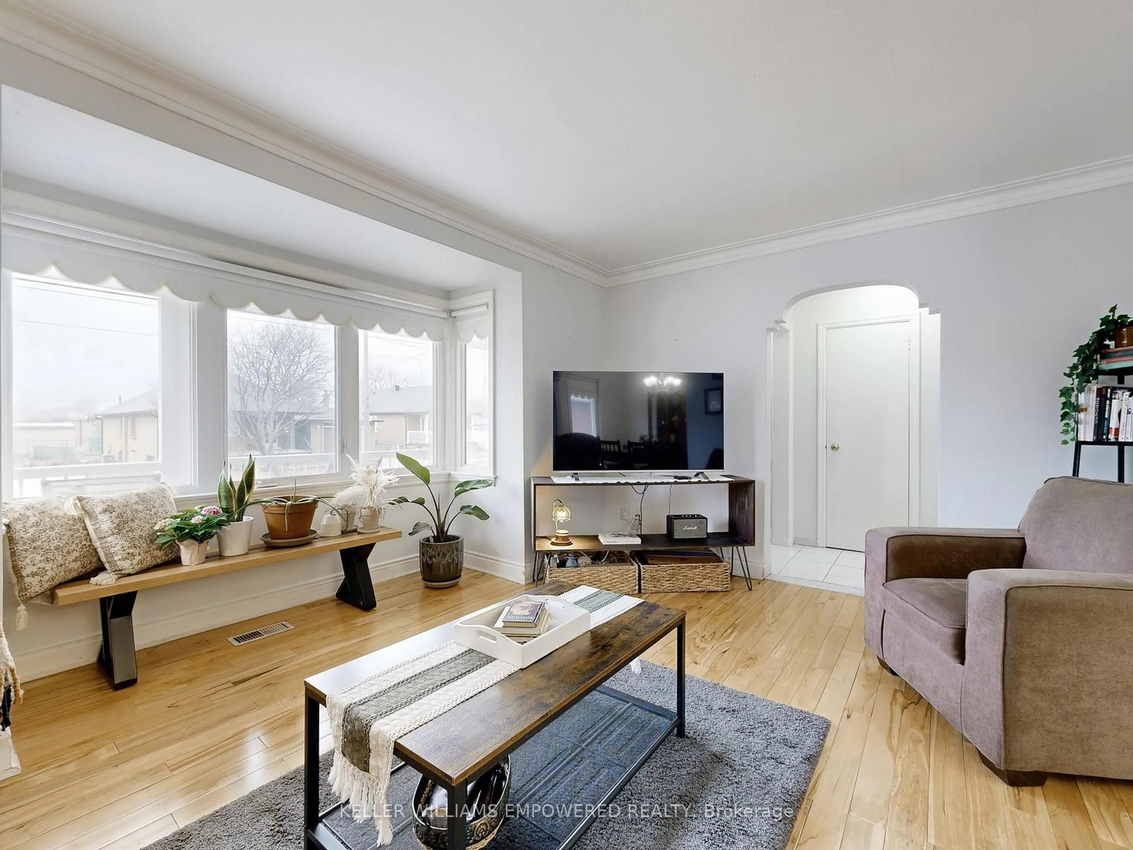 Living room with furniture, wood/laminate floor for 7 Northgate Dr, Toronto Ontario M3K 1P8