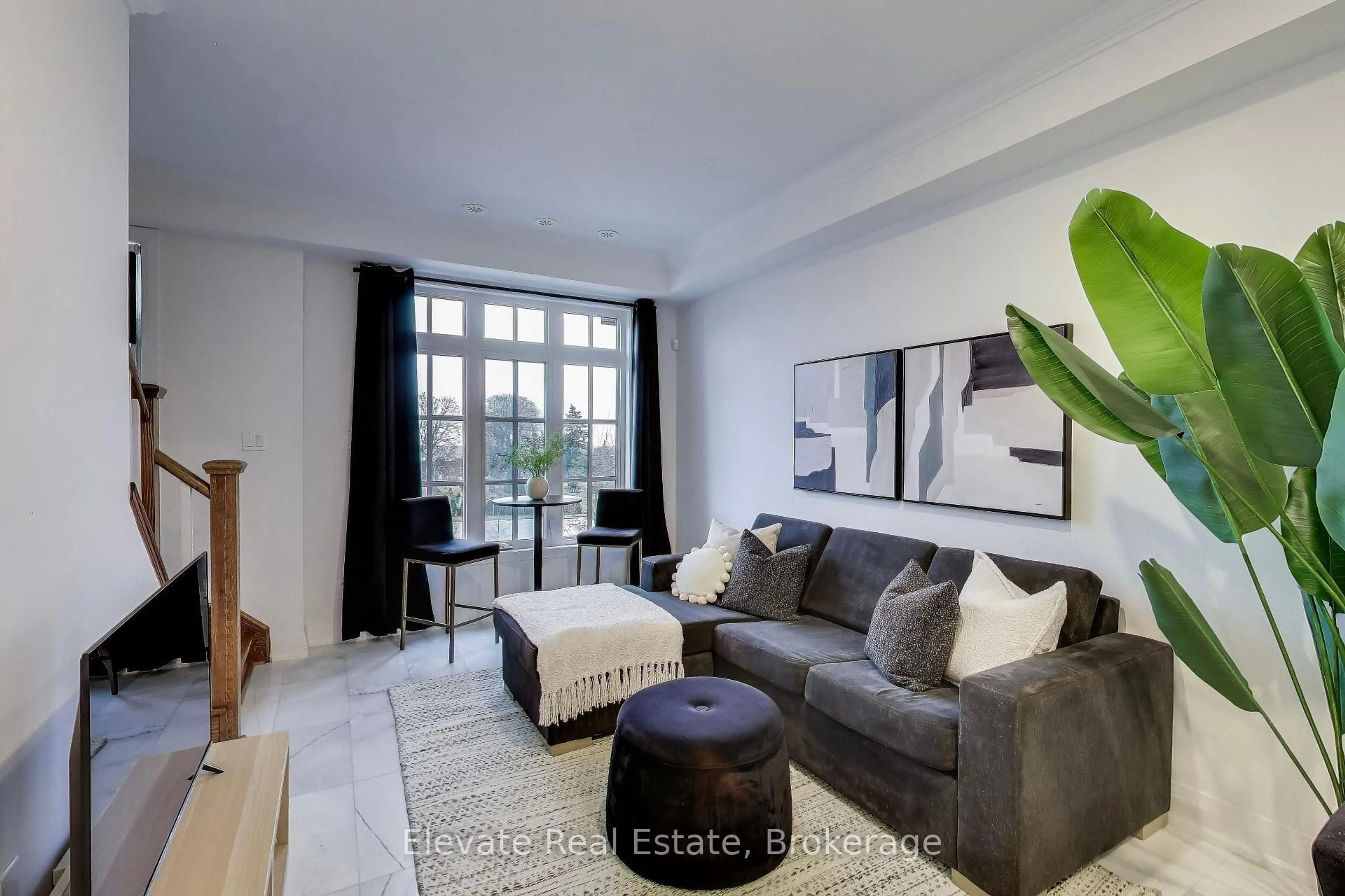 Living room with furniture, unknown for 3083 Cawthra Rd #24, Mississauga Ontario L4Y 3Y5