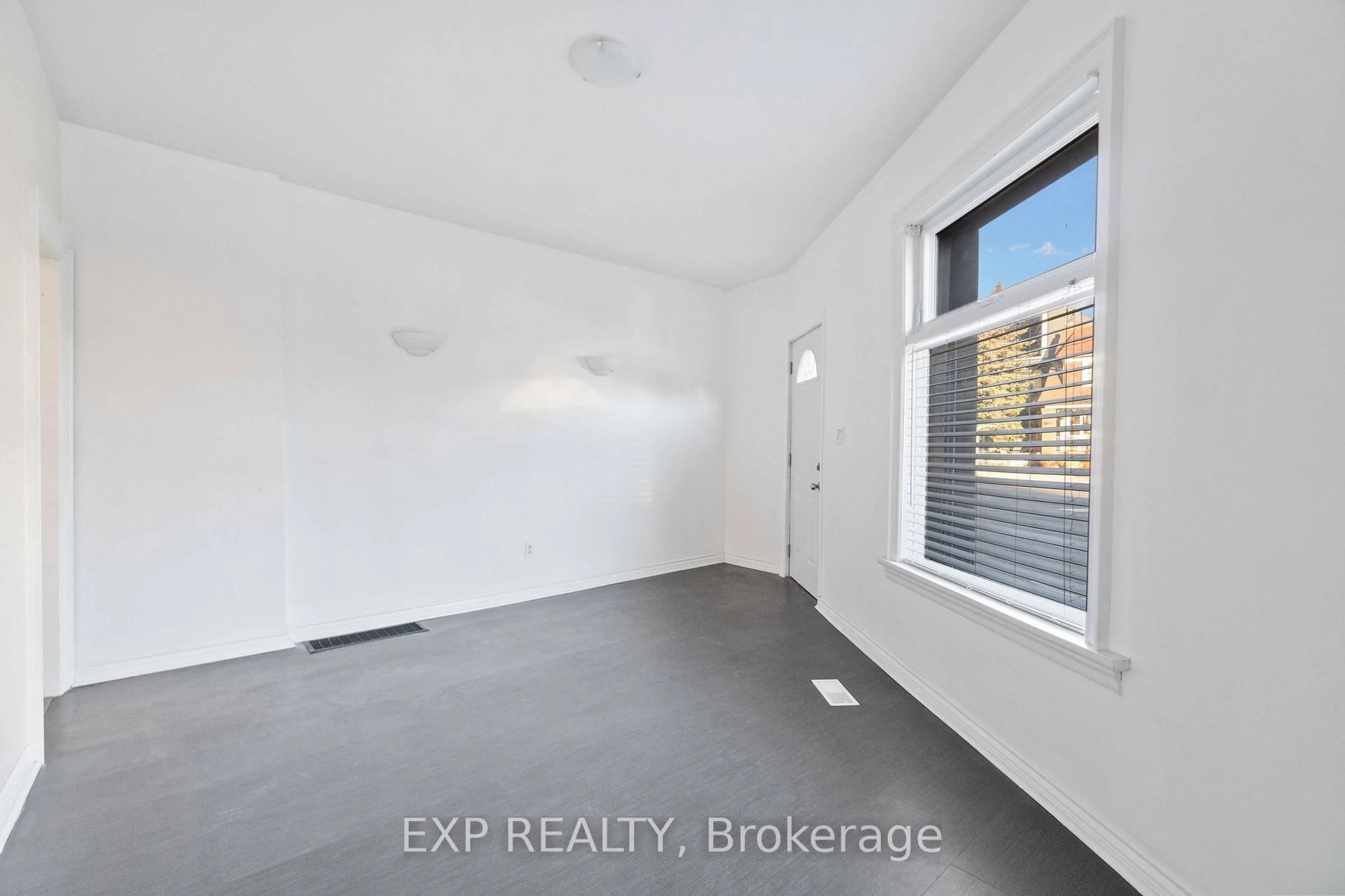 A pic of a room for 2045 Davenport Rd, Toronto Ontario M6N 1C5